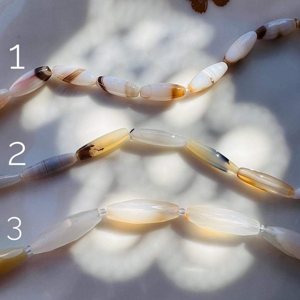 Perles " riz " en Agate blanche et dendritique, de 20, 25 et 29 mm ( en lot ou à l&