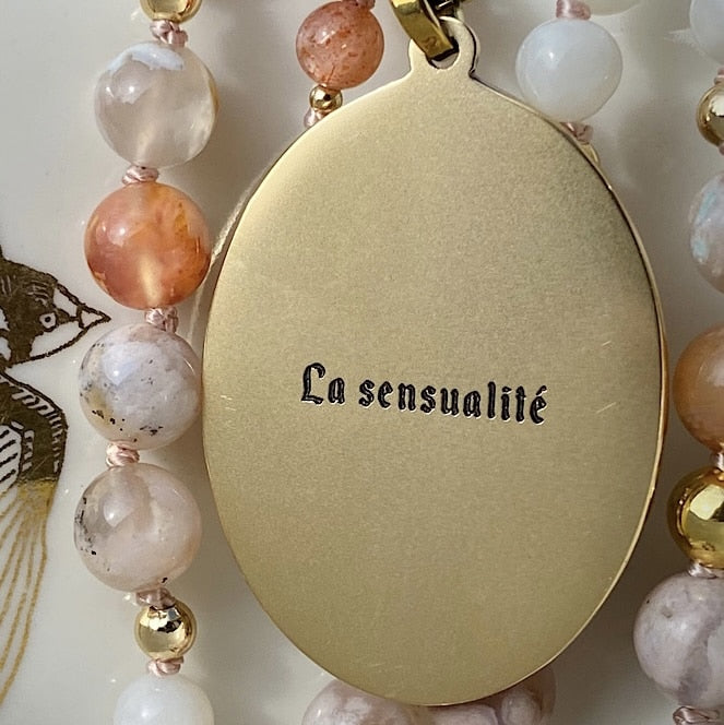 Breloque " la sensualité " en laiton de 4 cm ( à l&