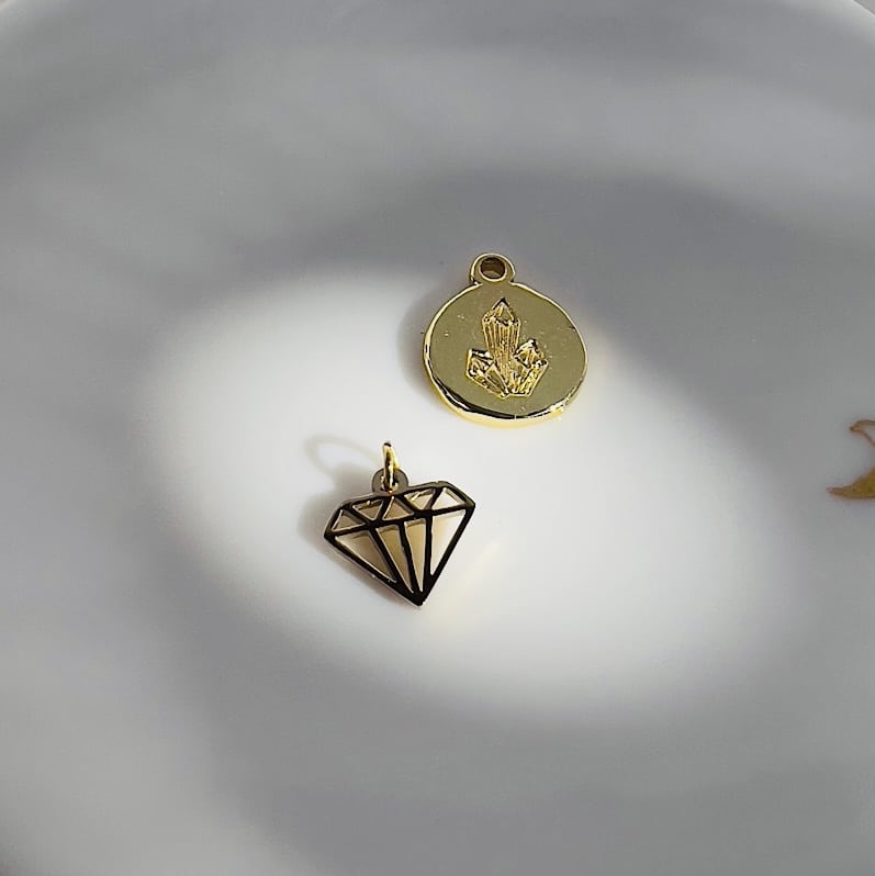 Breloques " diamant " en acier inoxydable doré de 8 ou 10 mm ( à l&