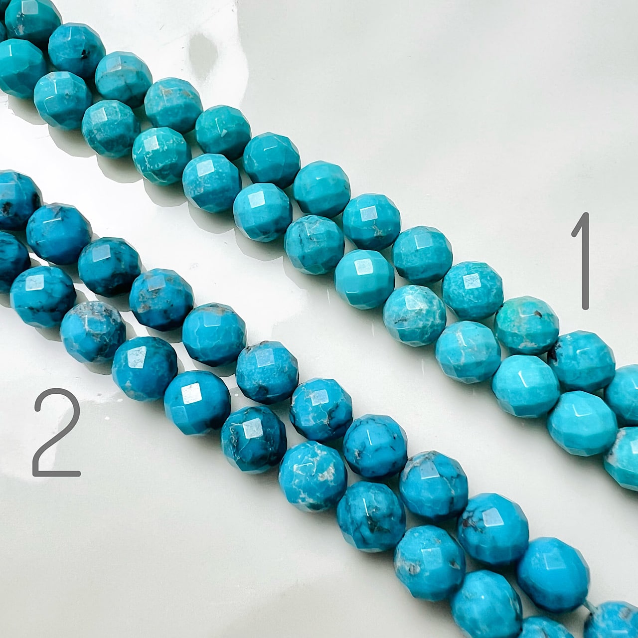 Perles rondes facettes grade A de Turquoise naturelle Arizona de 8 mm ( lot de 2 )