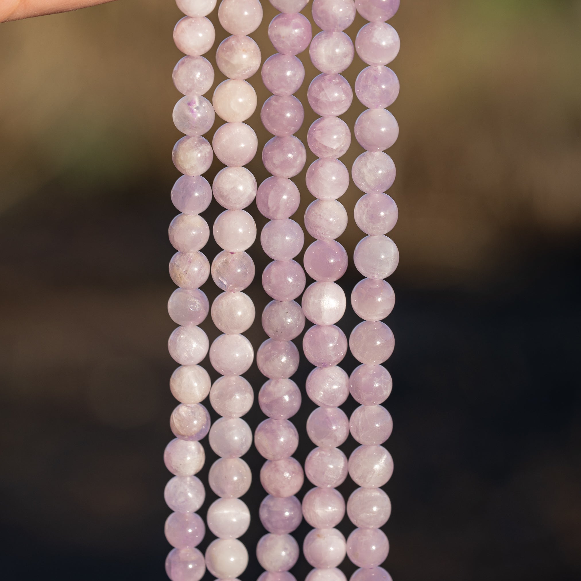 Perles rondes lisses de Kunzite de 6/6,5 mm ( 1/2 rang de env 30/33 perles )