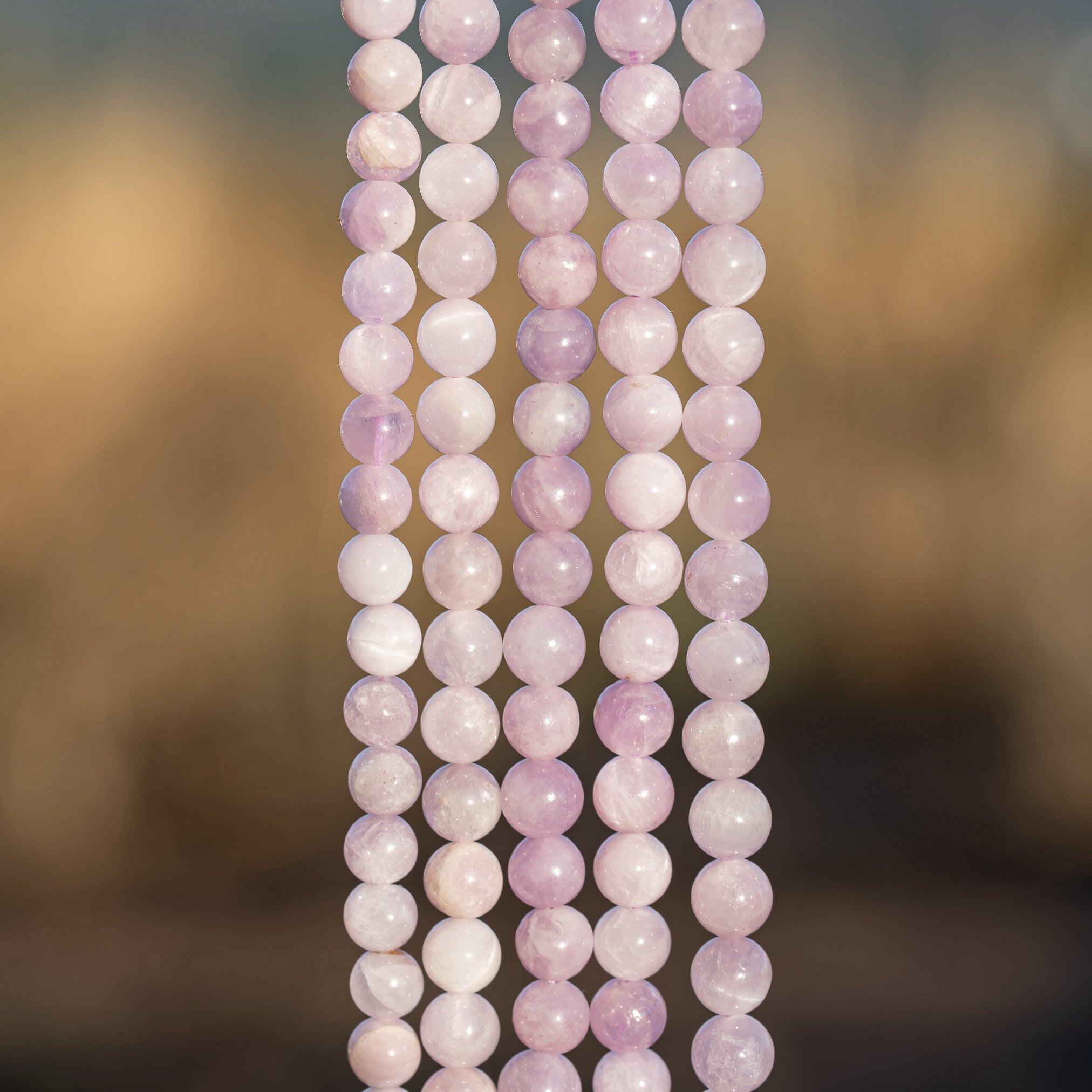 Perles rondes lisses de Kunzite de 6/6,5 mm ( 1/2 rang de env 30/33 perles )