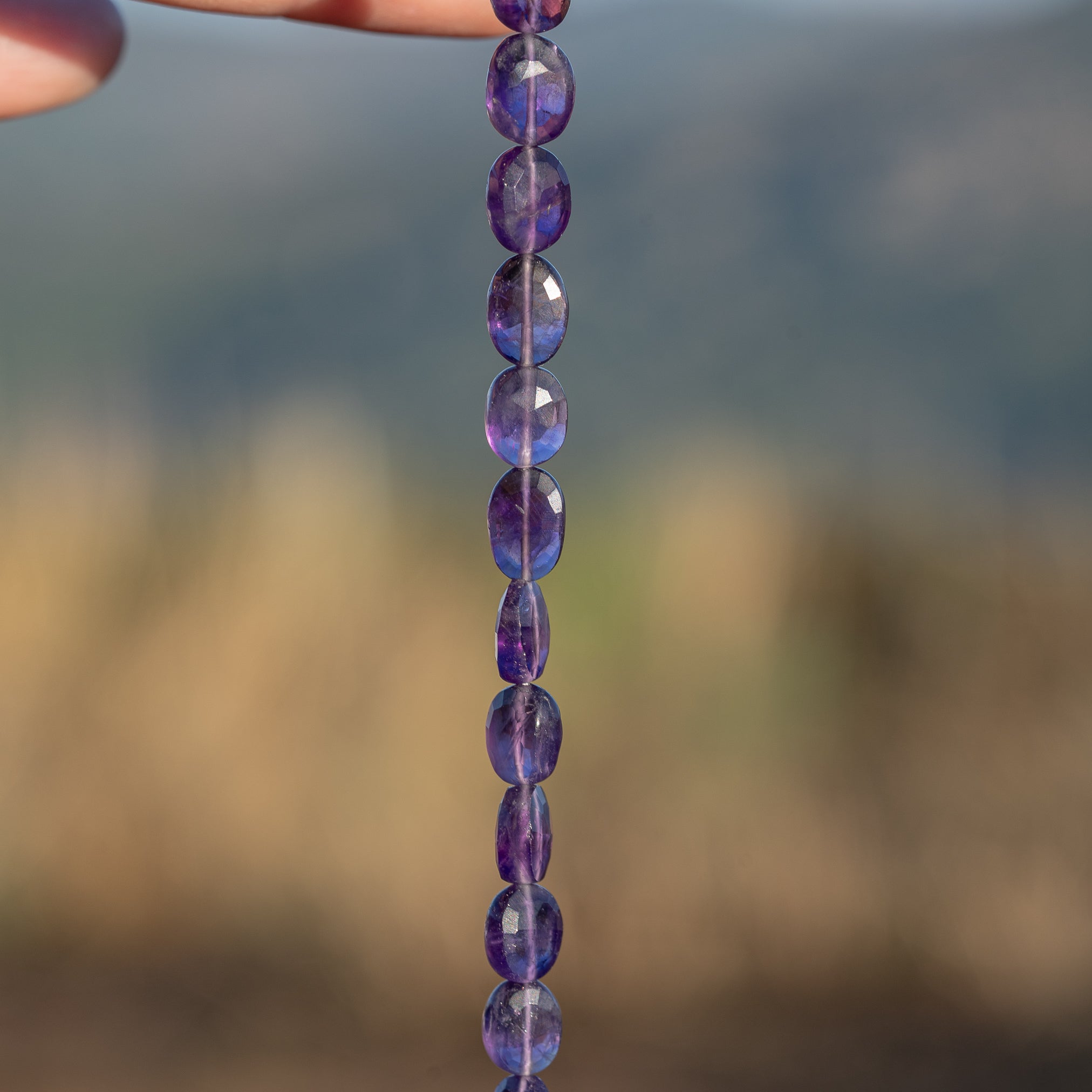 Fils de 31/32 cm de perles ovales facettes en Améthyste de env 7/11 mm