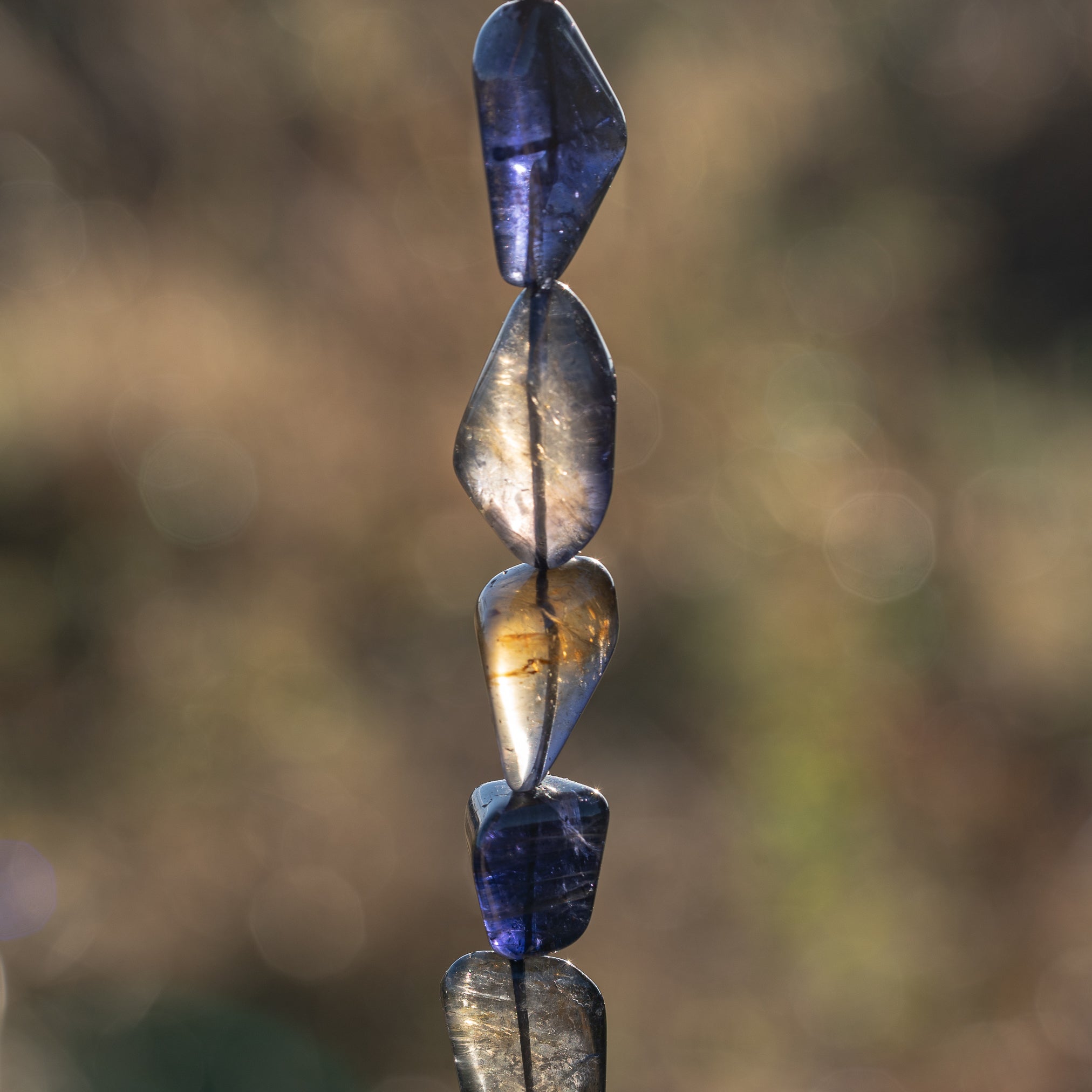 Grosses perles pépites lisses de Iolite de env 18 à 24 mm ( à l&