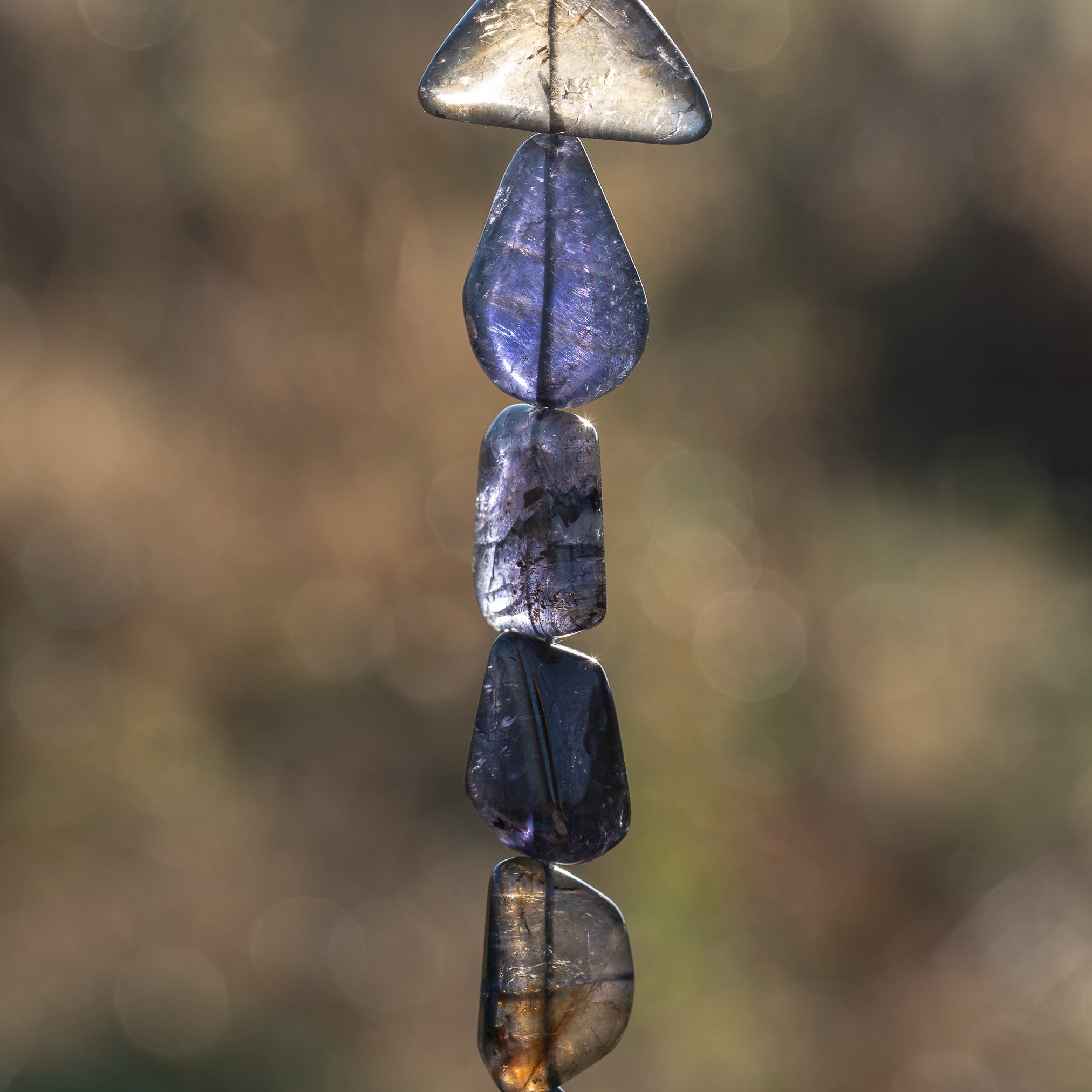 Grosses perles pépites lisses de Iolite de env 18 à 24 mm ( à l&