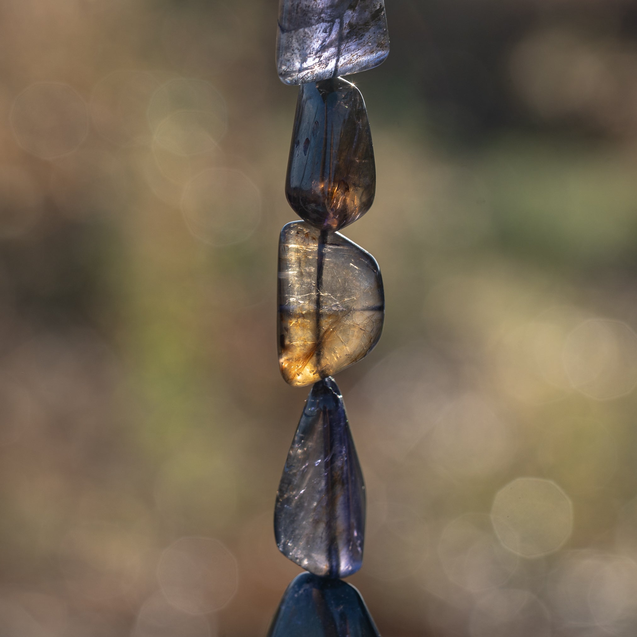 Grosses perles pépites lisses de Iolite de env 18 à 24 mm ( à l&