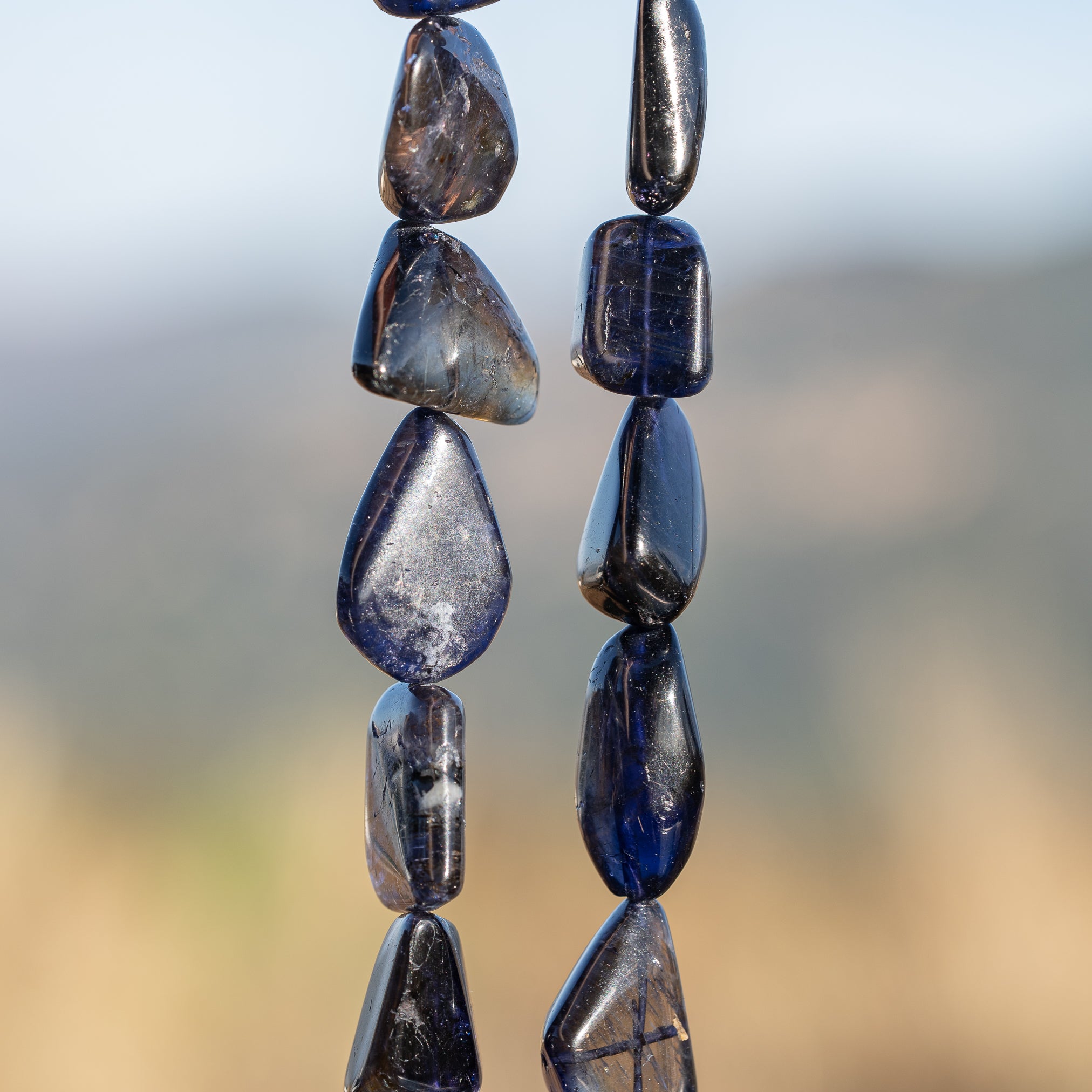 Grosses perles pépites lisses de Iolite de env 18 à 24 mm ( à l&