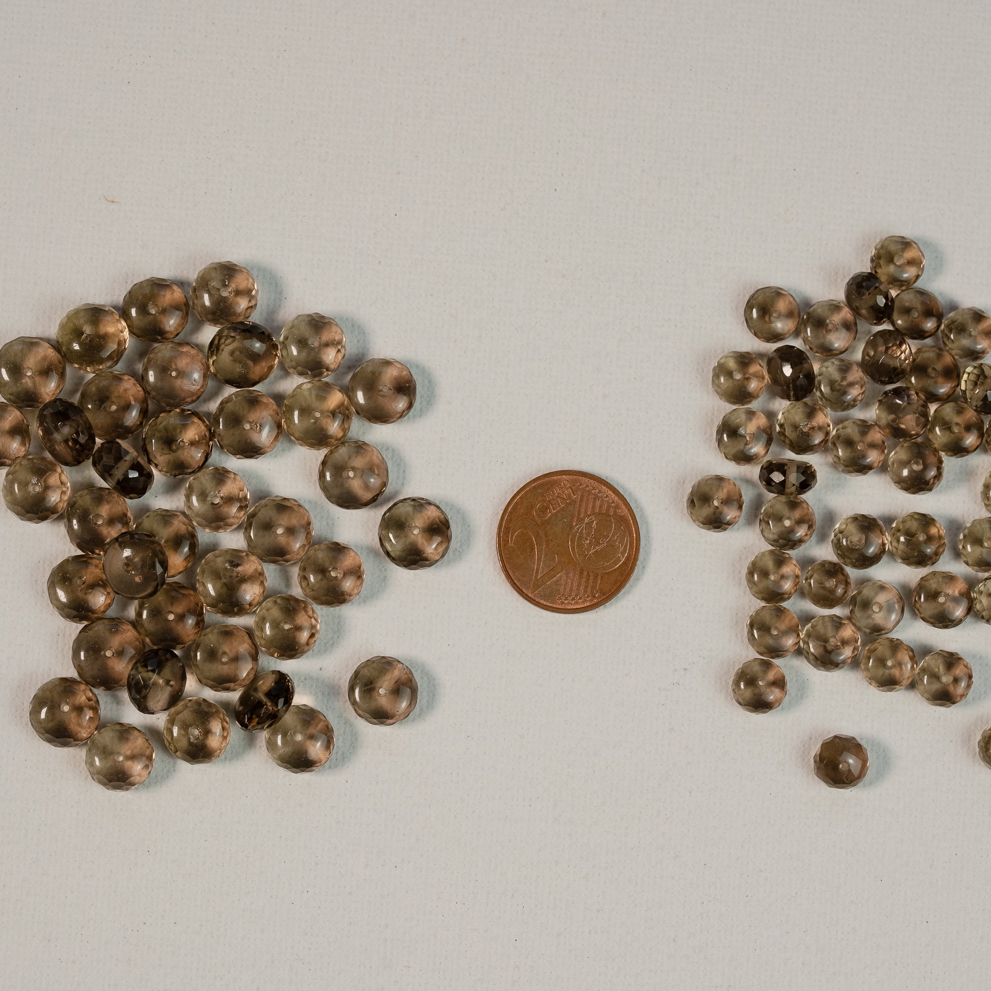 Perles rondelles facettes de quartz fumé de env 7 ou 9 mm ( lot de 2 perles )