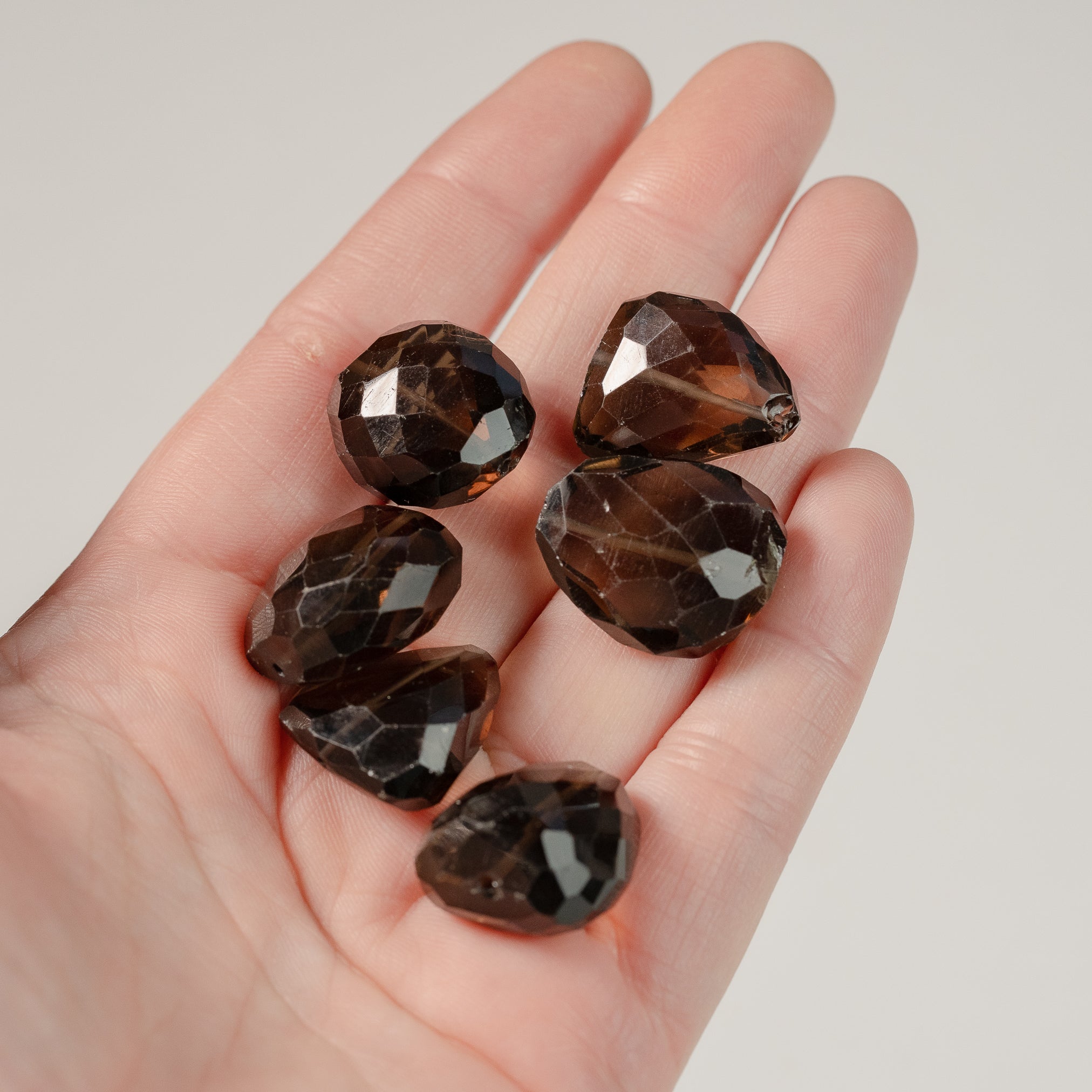 Grosses perles pépites facettes de quartz fumé de env 18 à 27 mm ( à l&