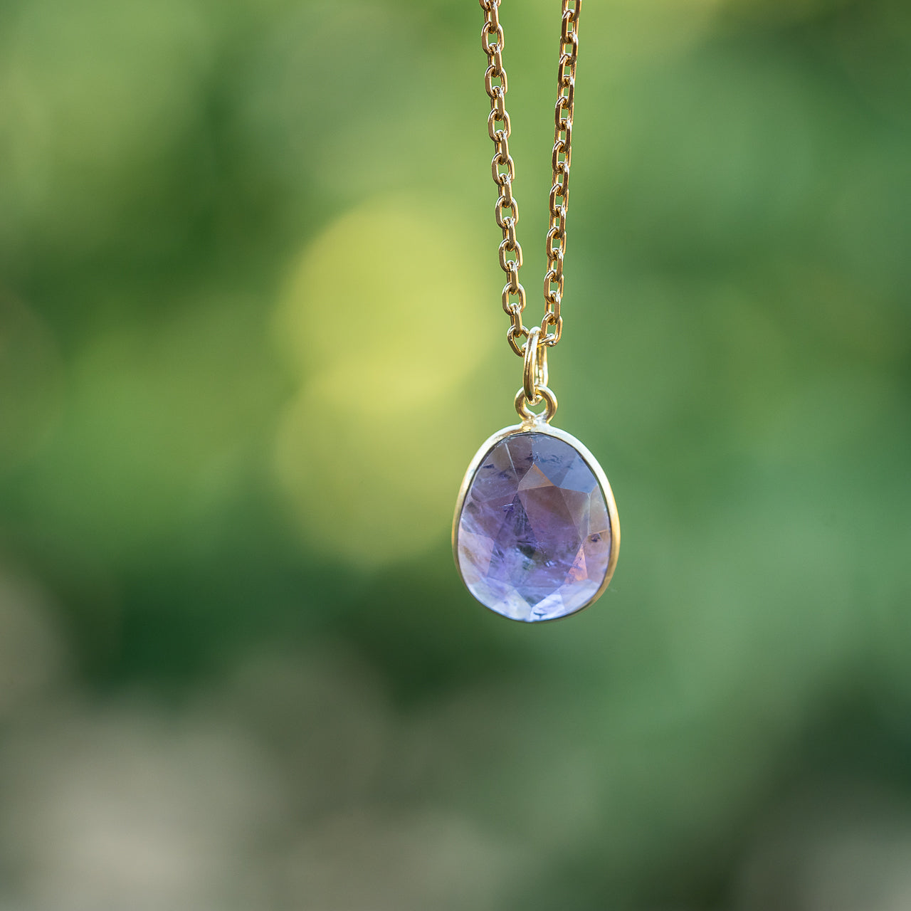 Les pendentifs " Nidhih " en Améthyste et argent 925 plaqué or ou argent 925