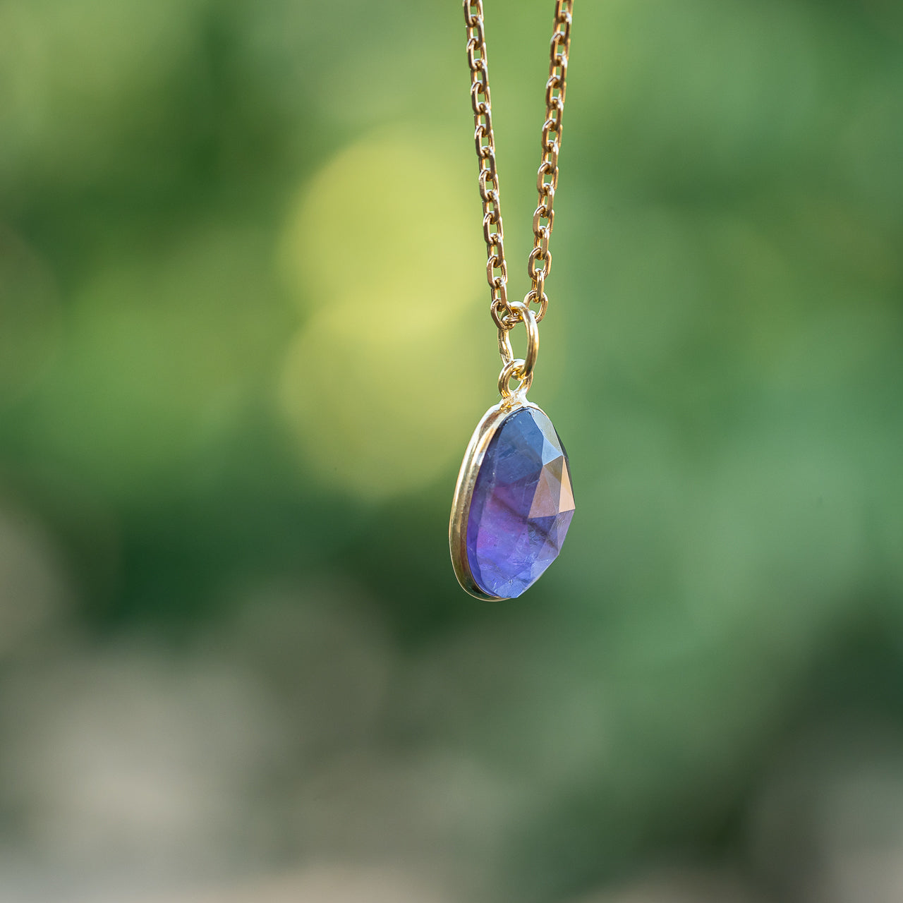 Les pendentifs " Nidhih " en Améthyste et argent 925 plaqué or ou argent 925