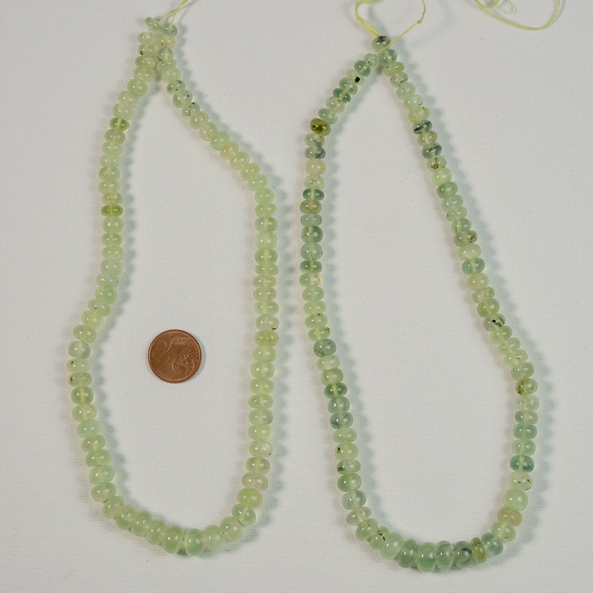 Fils de env 40 cm de perles rondelles lisses de Préhnite en dégradé de 5,5 à 10 mm