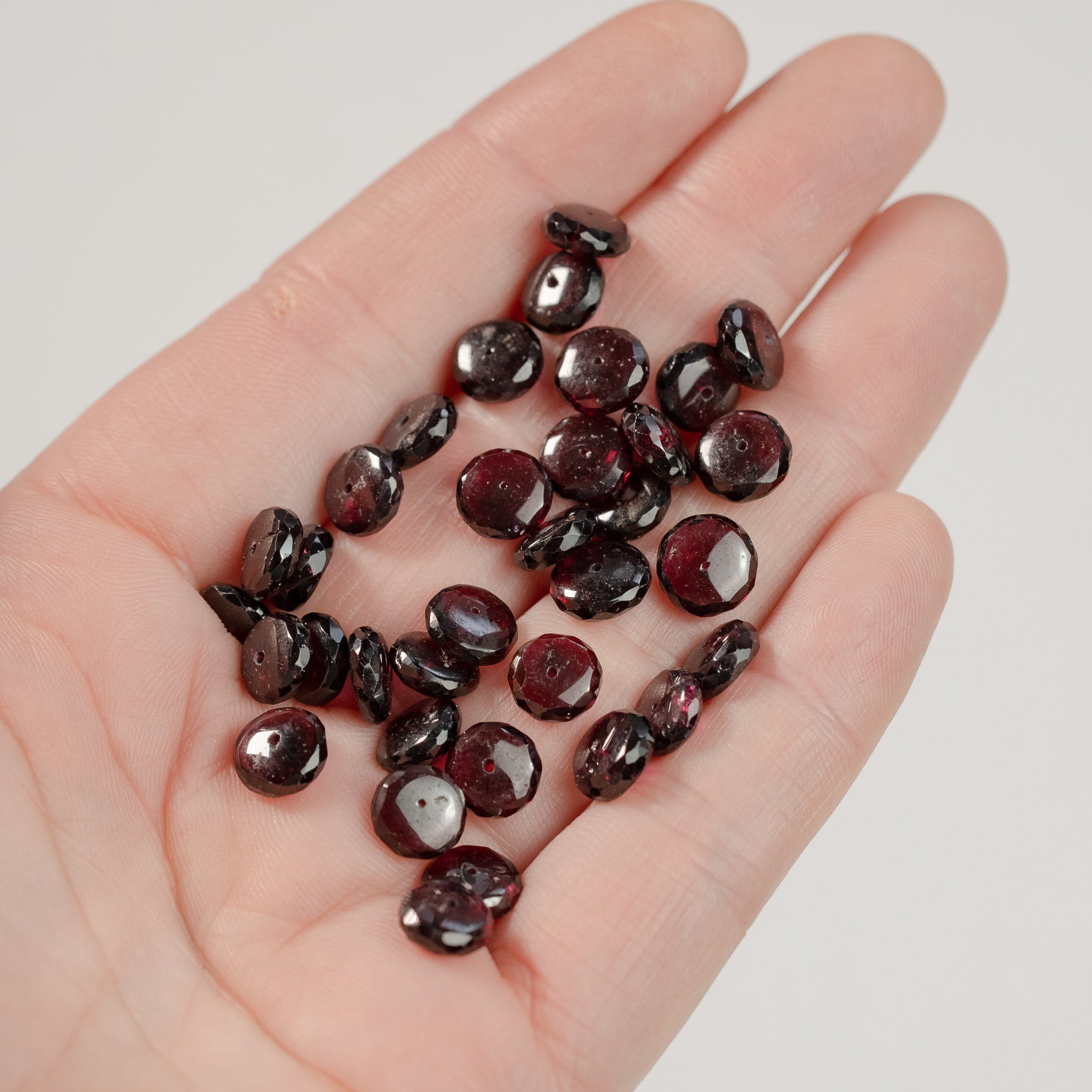 Fil de env 25 cm de perles rondelles facettes de Grenat almandin de 7 x 3,5 mm