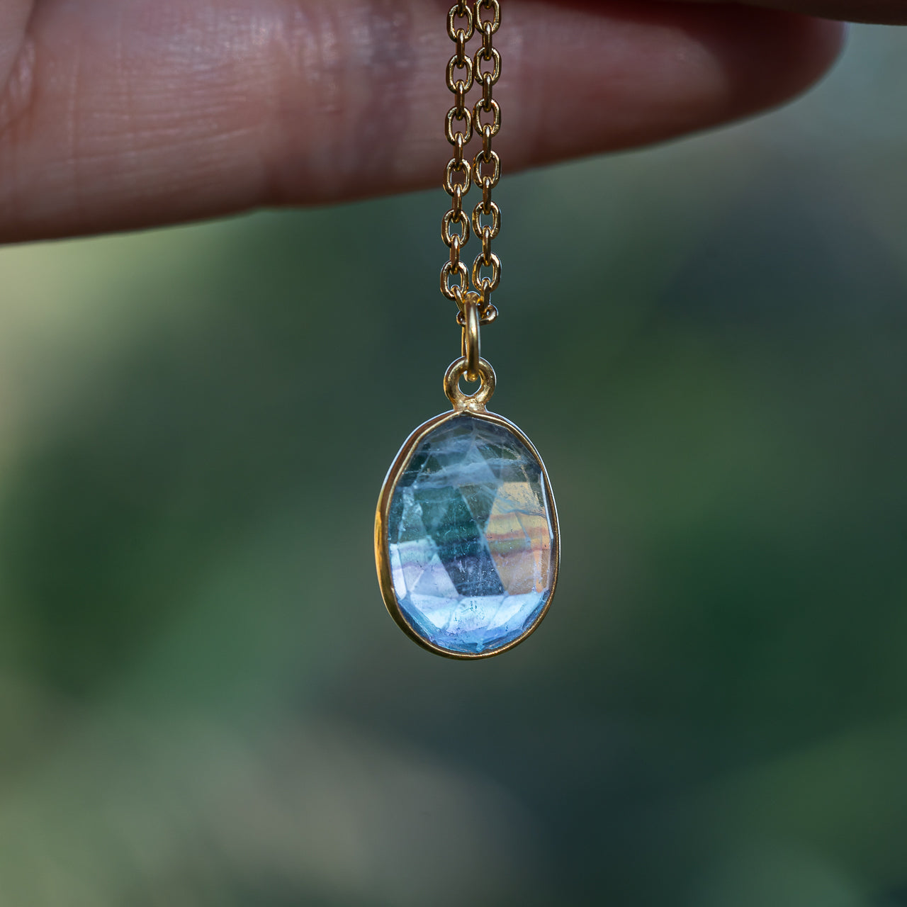 Les pendentifs " Nidhih " en Fluorite et argent 925 plaqué or ou argent 925
