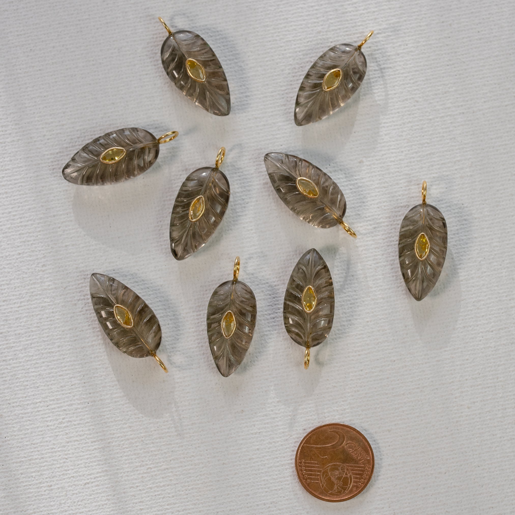 Les feuilles " Nidhih " en Quartz fumé, zirconium et argent 925 plaqué or de env 29 mm ( à l&