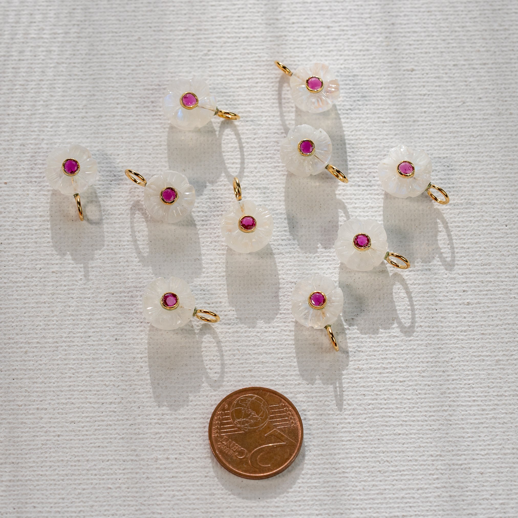 Les fleurs " Nidhih " Labradorite blanche, zirconium et argent 925 plaqué or ( à l&