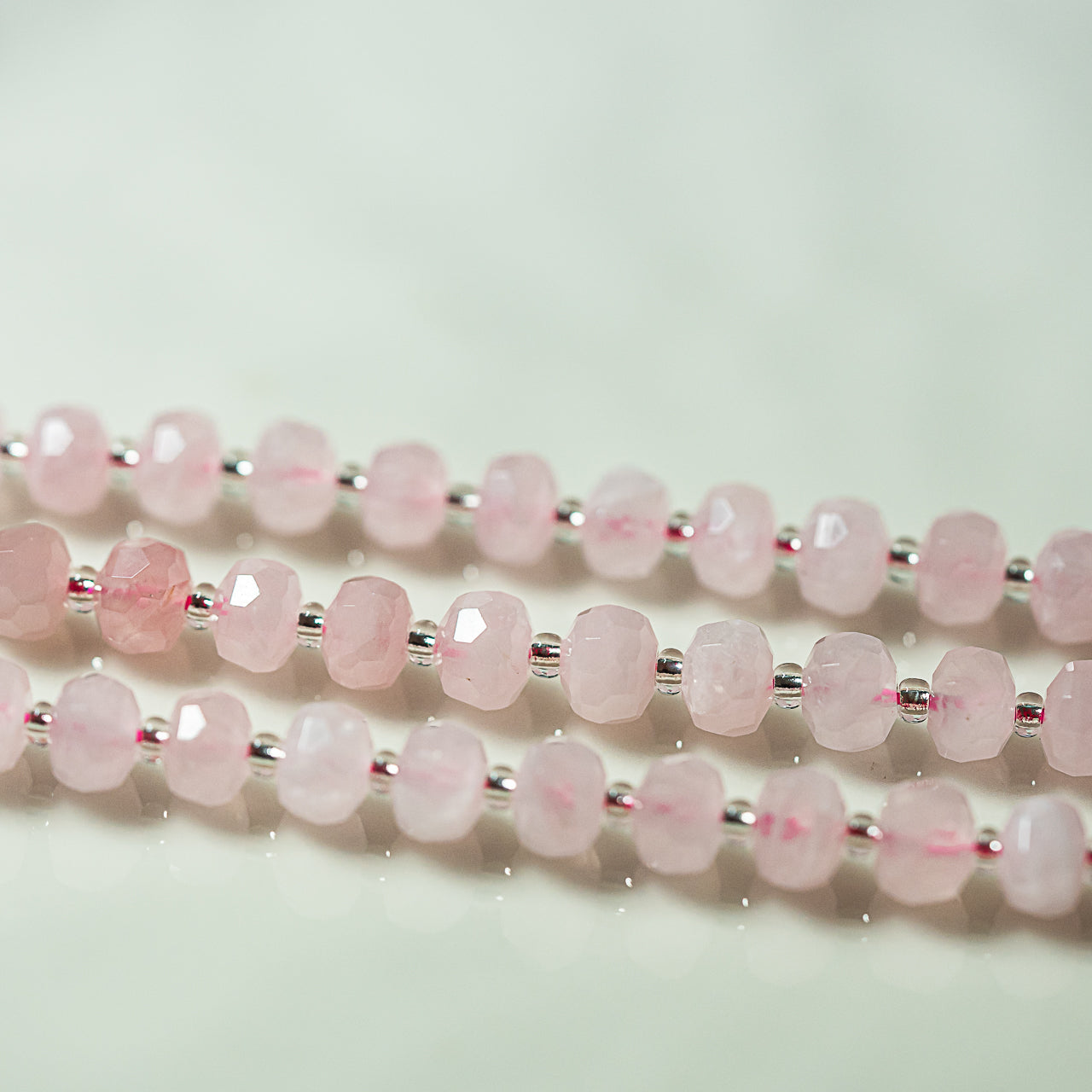 Perles rondelles facettes de Quartz rose de env 7,5 x 5 mm ( rang de env 26/27 perles )