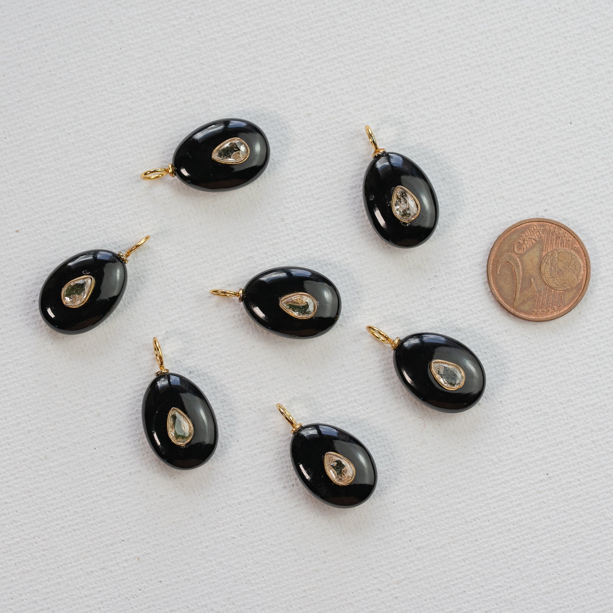 Les charms gouttes " Nidhih " en Onyx, zirconium et argent 925 plaqué or de 24 mm ( à l&