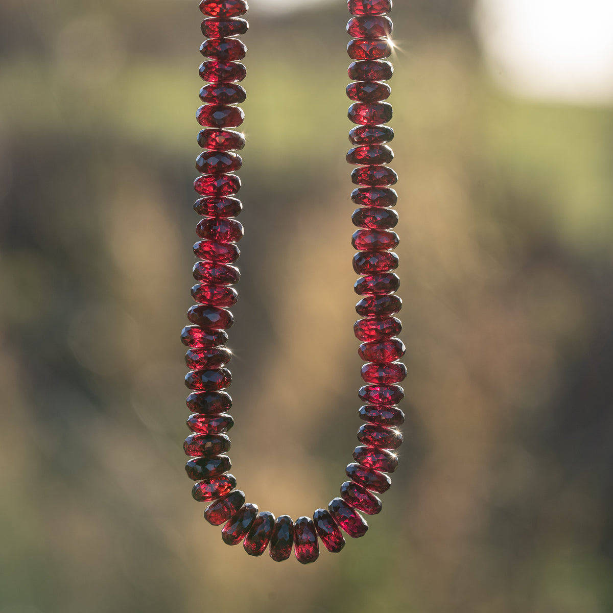 Perles rondelles facettes de Grenat almandin de 7/8 x 3,5 mm ( lot 2 perles )