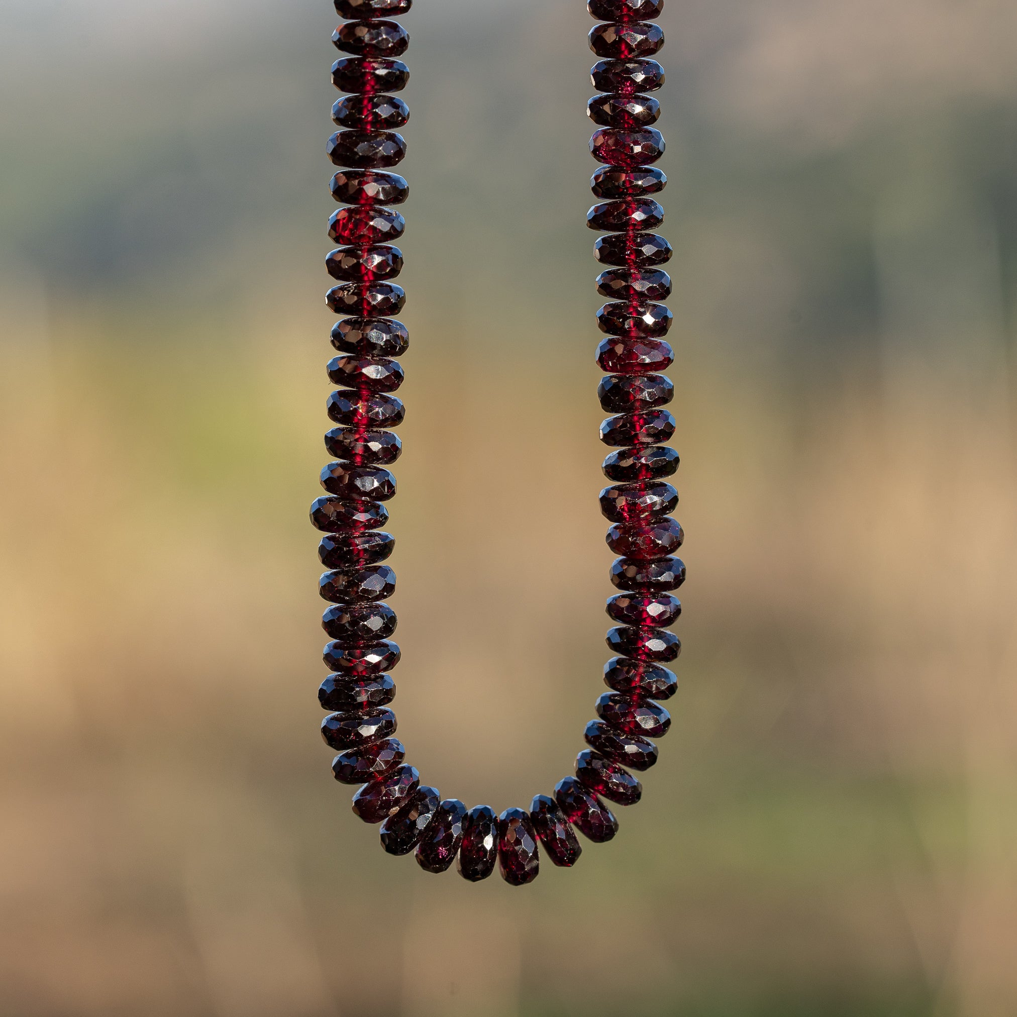 Fil de env 25 cm de perles rondelles facettes de Grenat almandin de 7 x 3,5 mm