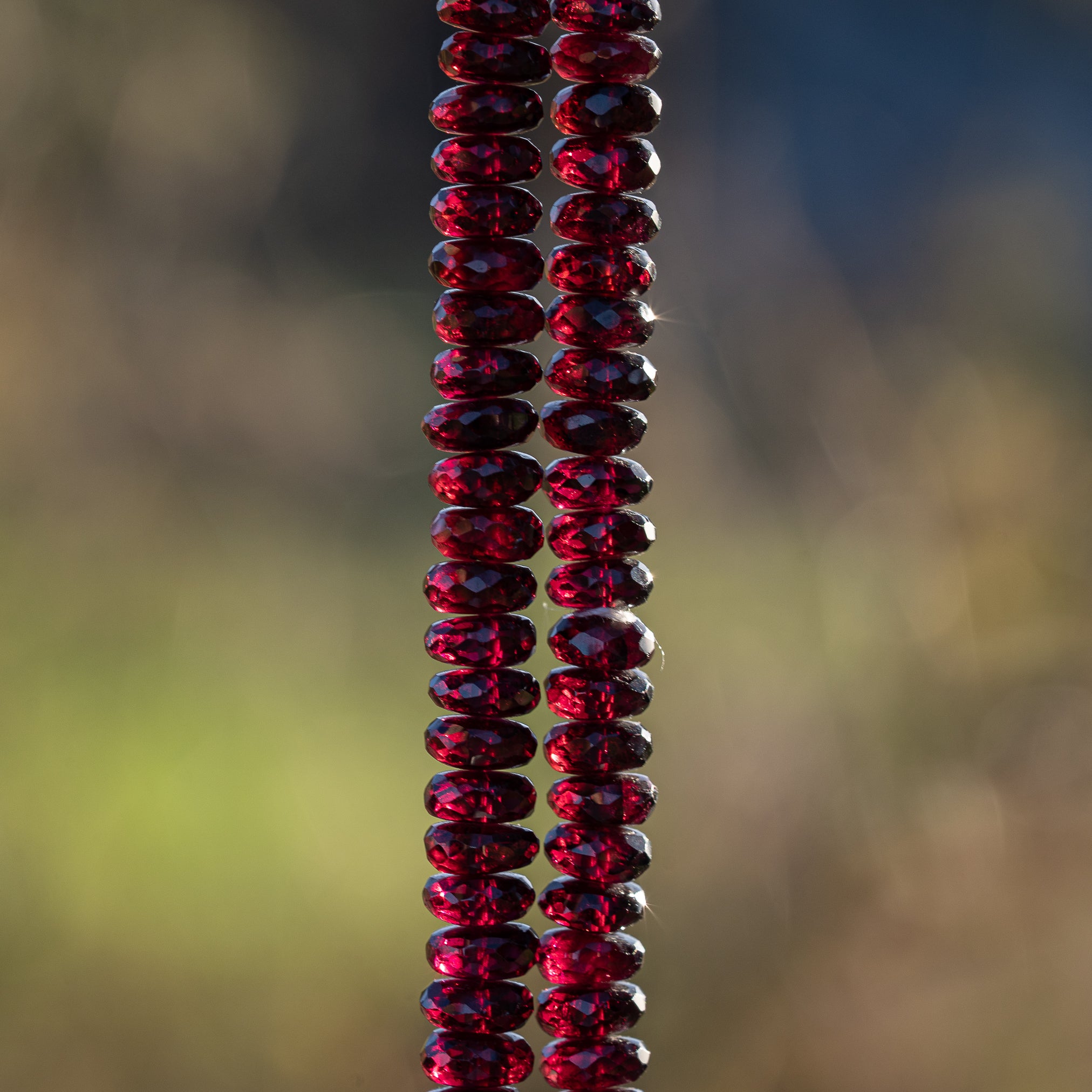 Fil de env 25 cm de perles rondelles facettes de Grenat almandin de 7 x 3,5 mm