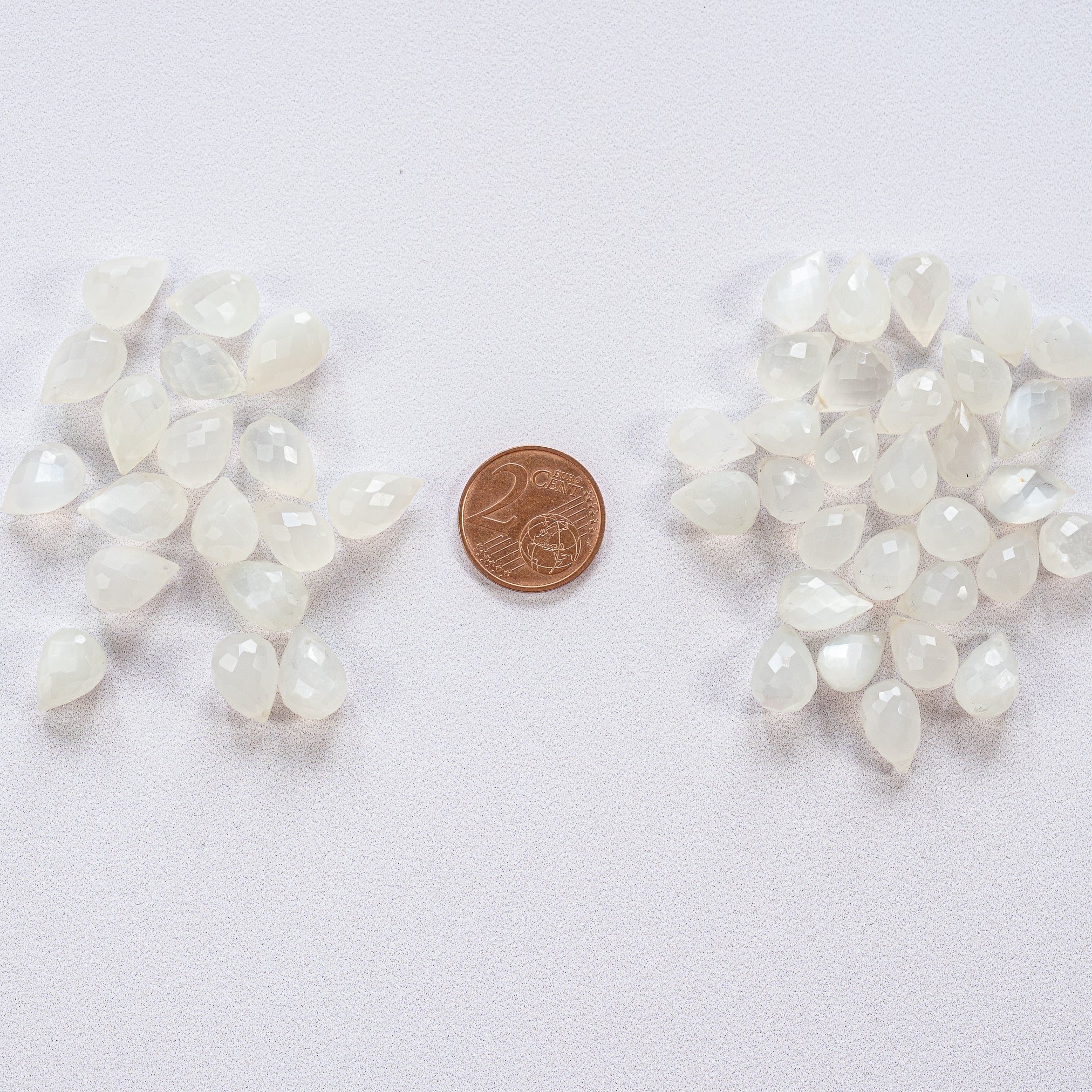 Perles gouttes facettes de Pierre de lune blanche de 10/13 mm ( lot de 2 )
