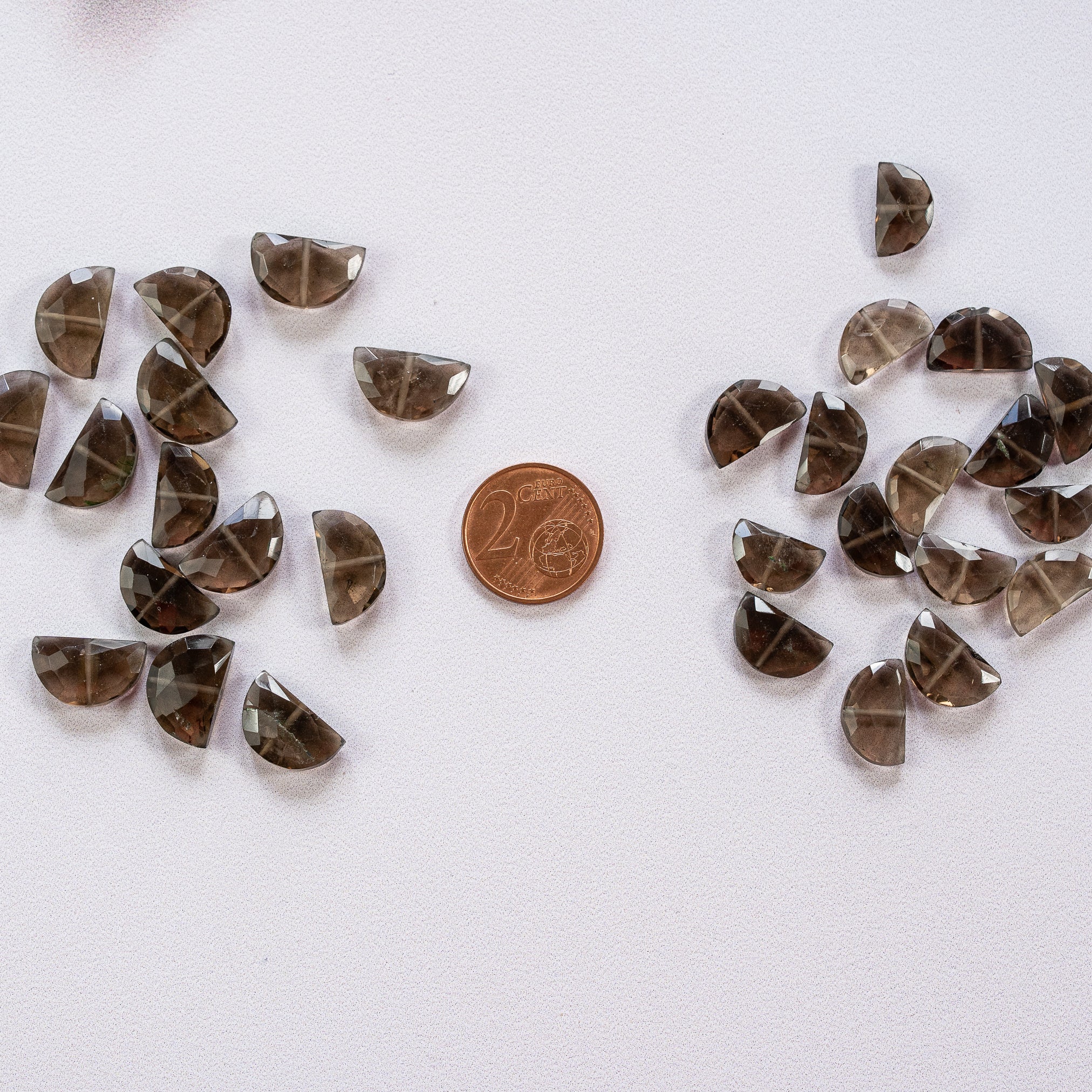 Perles demi-lunes facettes de Quartz fumé de env 13/16 mm ( lot de 2 perles )