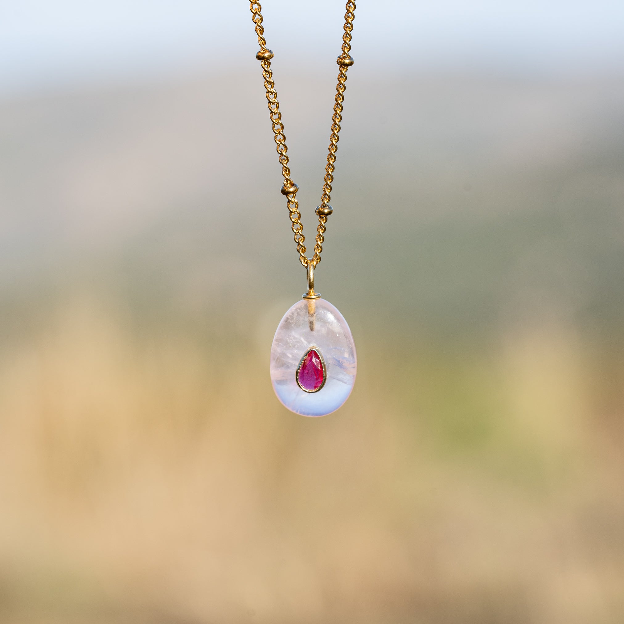 Les charms gouttes " Nidhih " en Quartz rose, zirconium et argent 925 plaqué or de 24 mm ( à l&