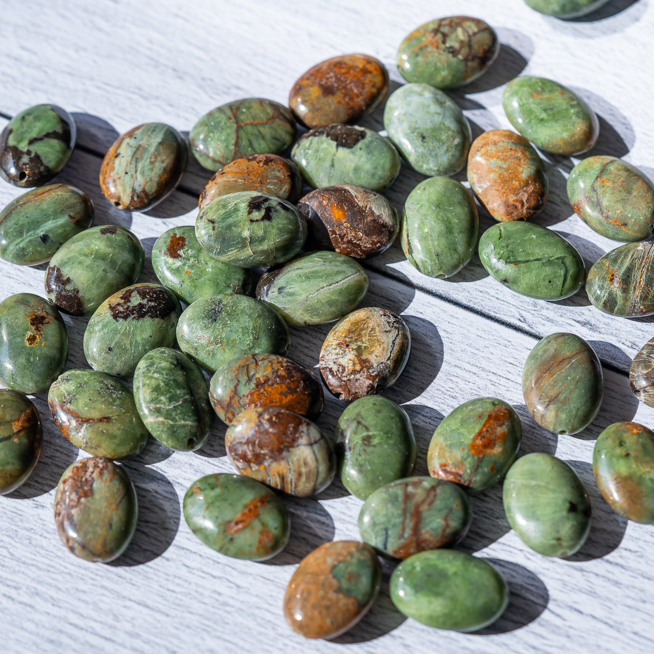 Perles ovales en Opale verte de env 17/18 mm ( lot de 4 perles )