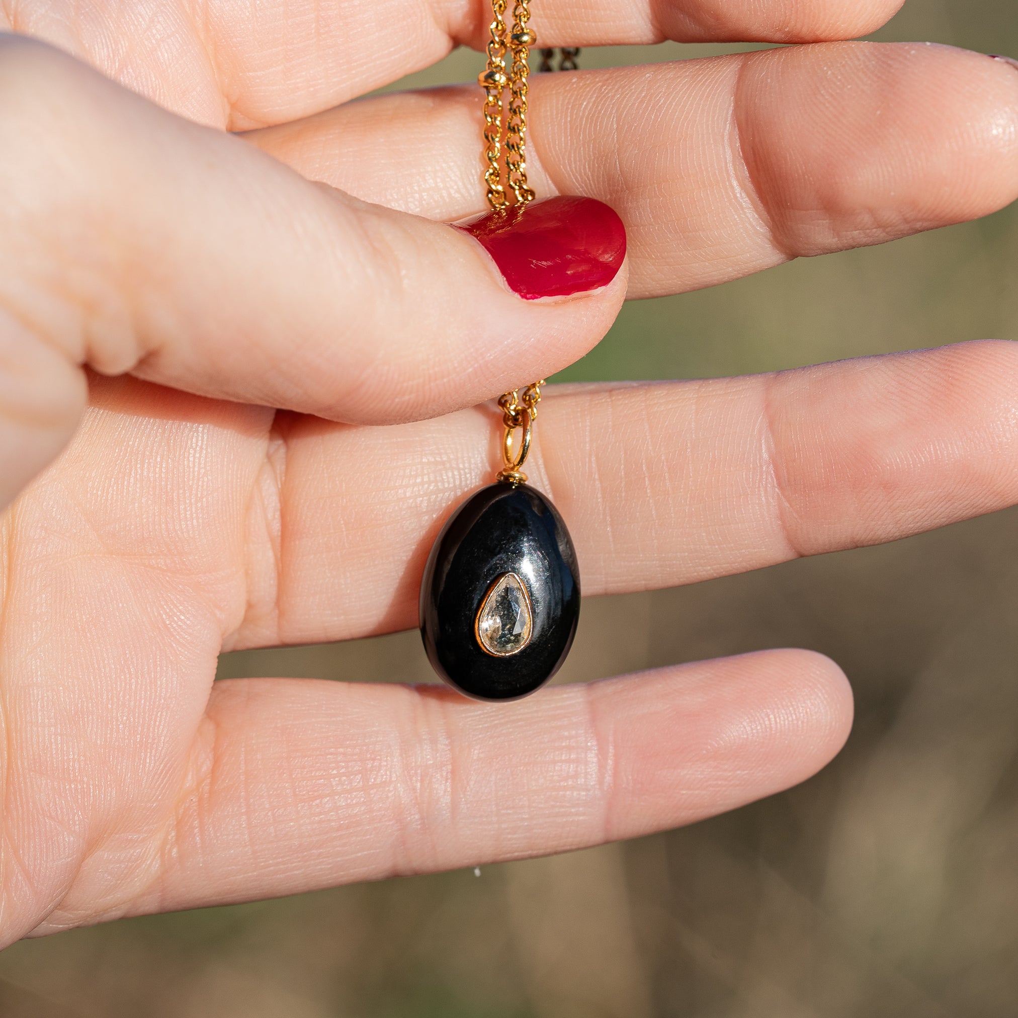 Les charms gouttes " Nidhih " en Onyx, zirconium et argent 925 plaqué or de 24 mm ( à l&