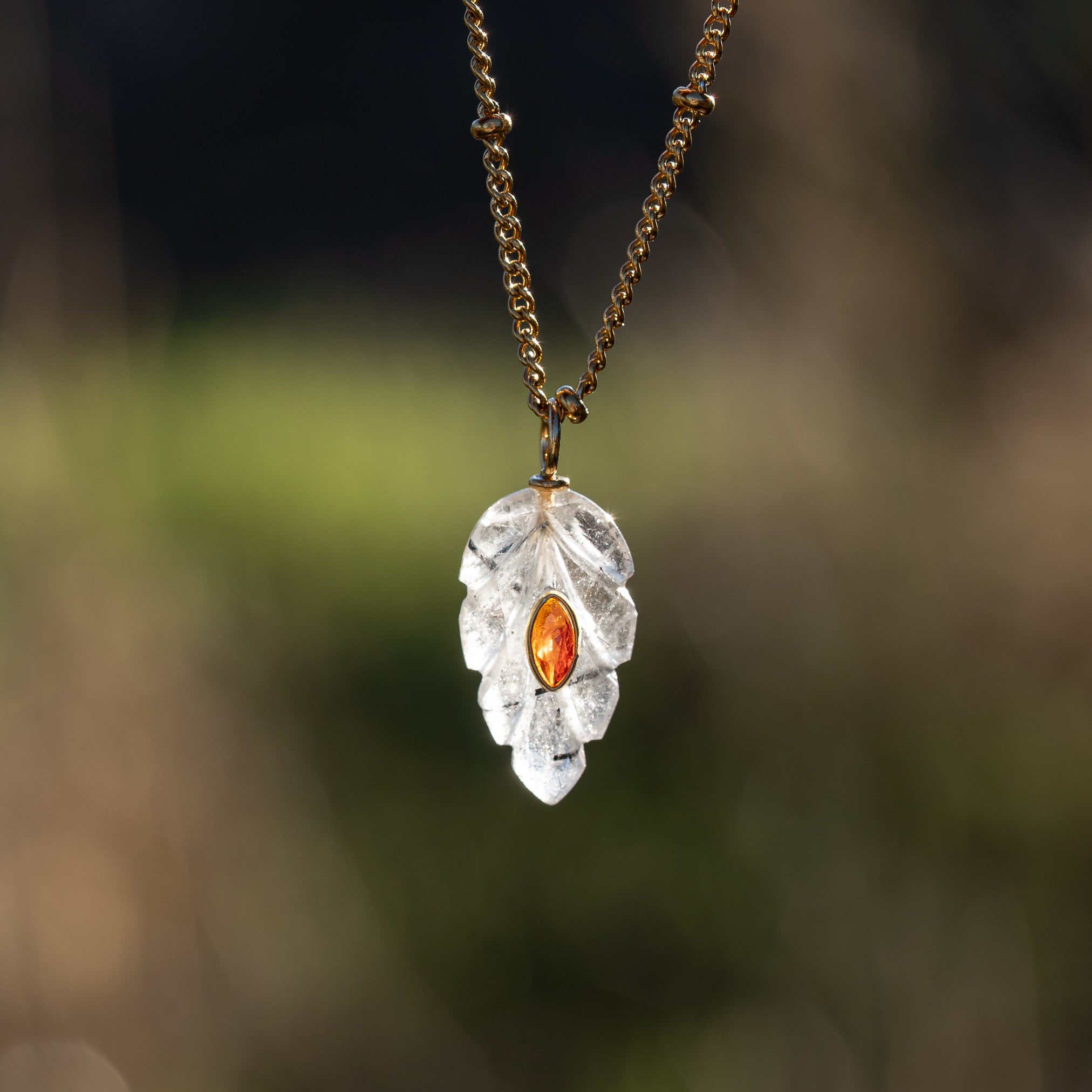 Les feuilles " Nidhih " en Quartz Tourmaliné, zirconium et argent 925 plaqué or de env 26 mm ( à l&