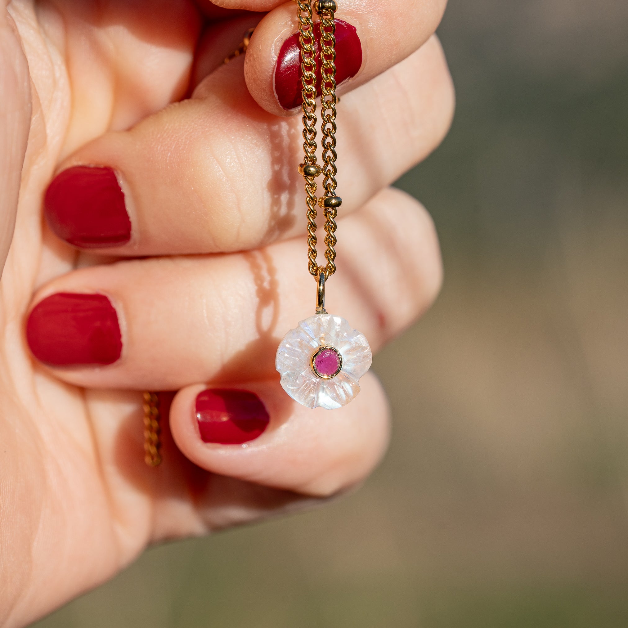 Les fleurs " Nidhih " Labradorite blanche, zirconium et argent 925 plaqué or ( à l&