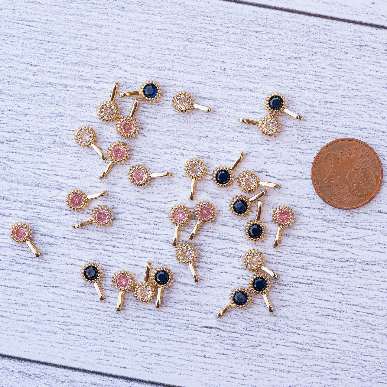 Jolies petites breloques en laiton plaqué or 14k et zirconium au choix ( à l&