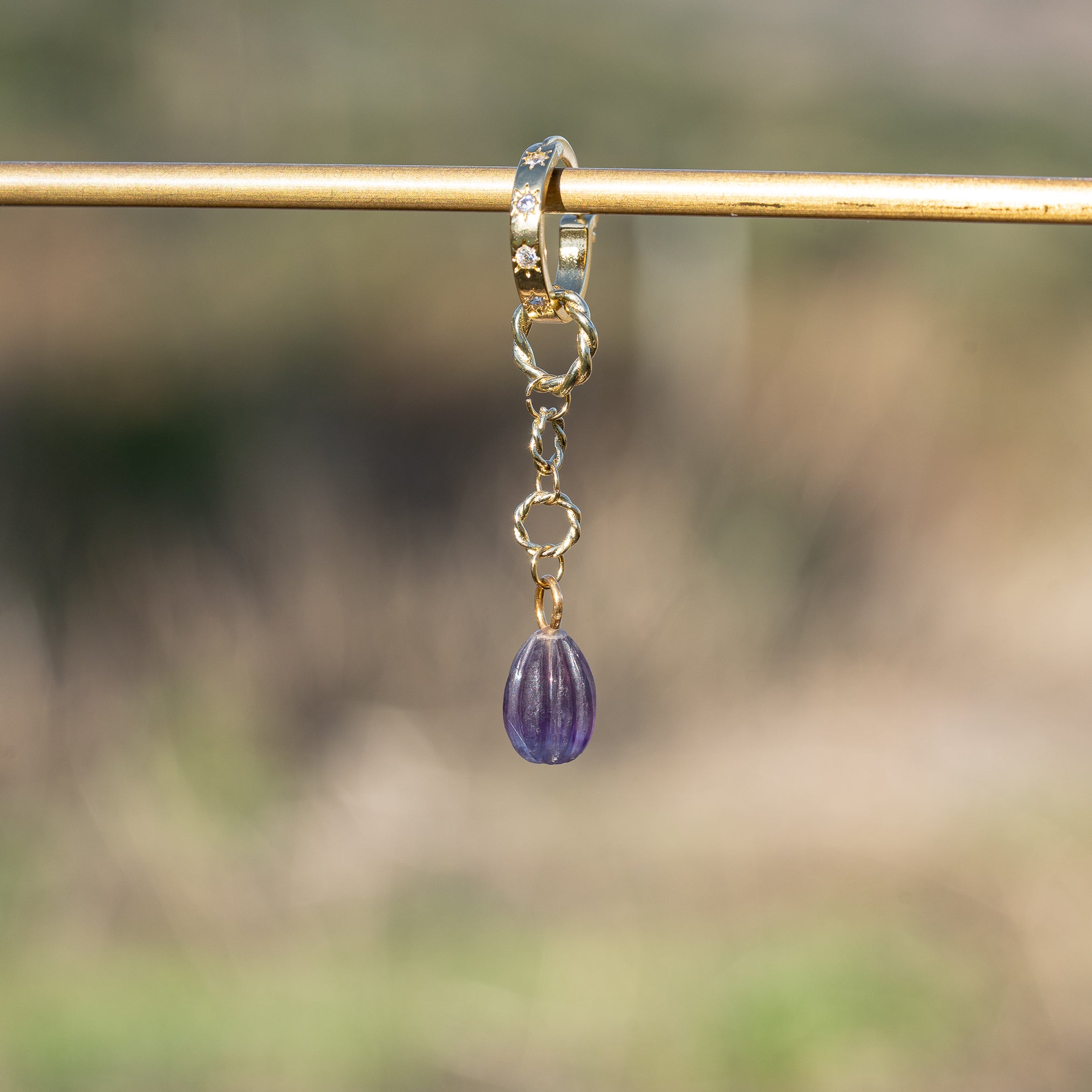 Les petits charms gouttes melon " Nidhih " en Fluorite et argent 925 plaqué or de 17 mm ( à l&