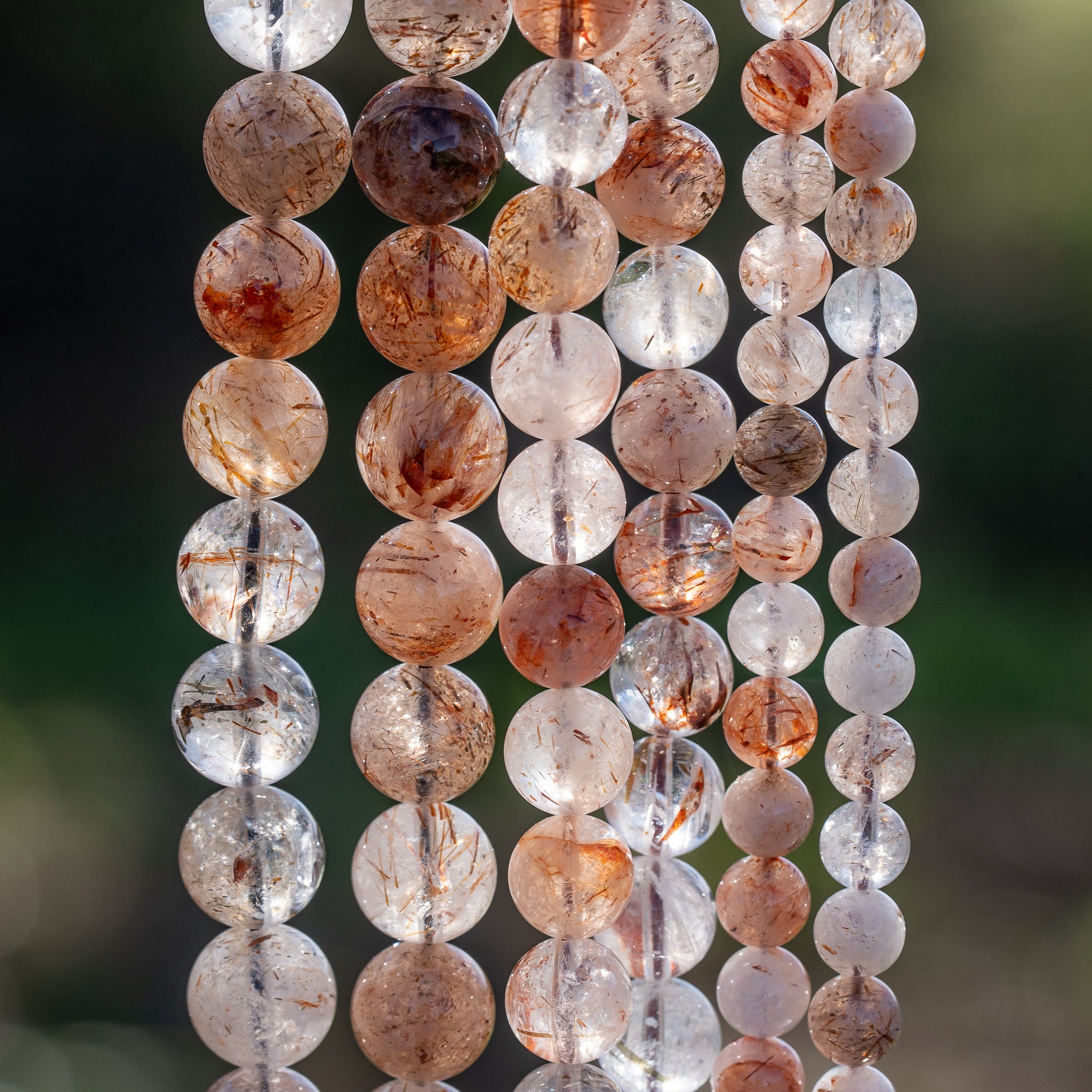 Perles rondes lisses de Quartz à inclusions de Rutile rouge de 6, 8 ou 10 mm ( Rang ou 1/2 rang )