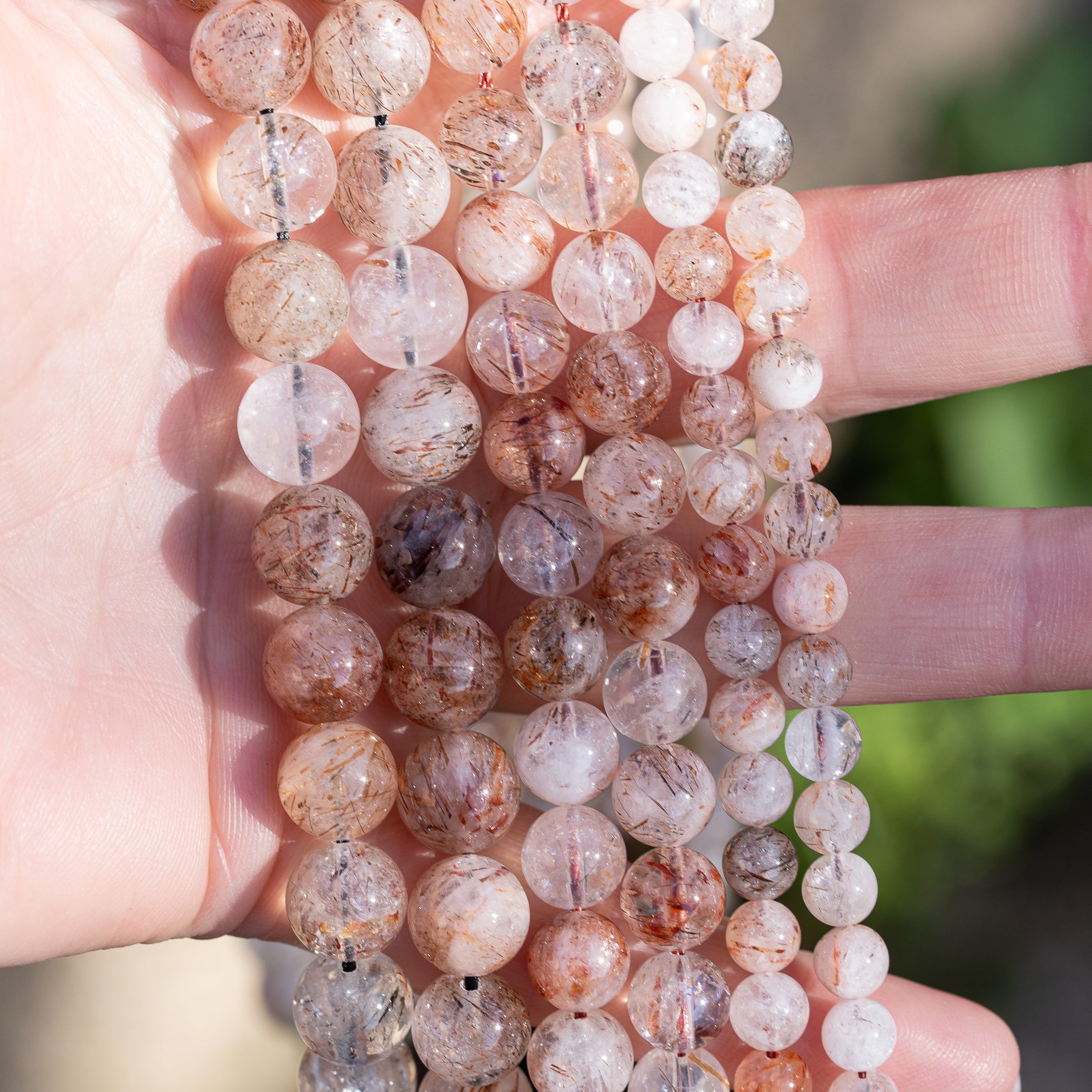 Perles rondes lisses de Quartz à inclusions de Rutile rouge de 6, 8 ou 10 mm ( Rang ou 1/2 rang )