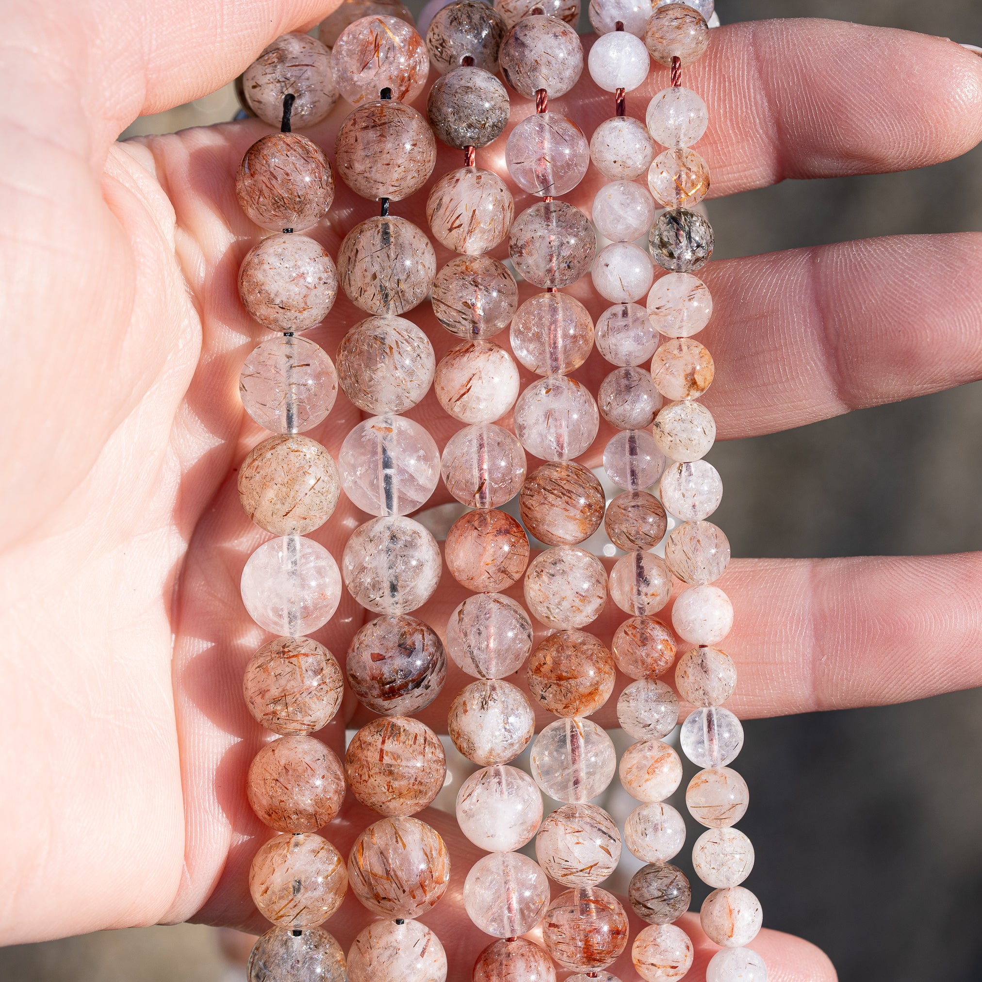 Perles rondes lisses de Quartz à inclusions de Rutile rouge de 6, 8 ou 10 mm ( Rang ou 1/2 rang )