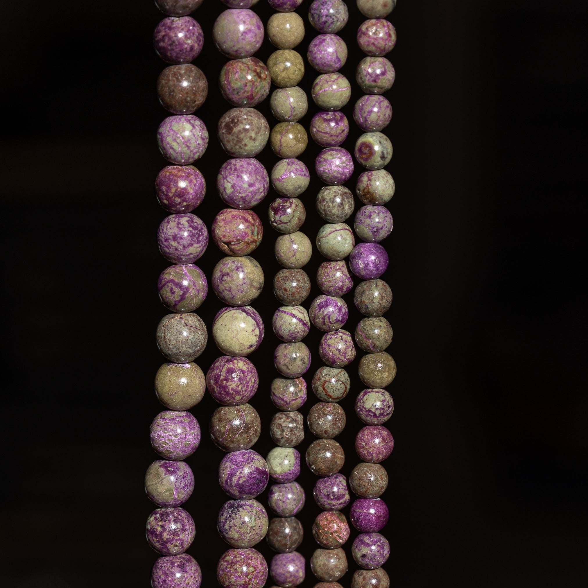 Perles rondes lisses de Stichtite/Serpentine de 6 ou 8 mm au choix ( 1/2 rang 32 ou 24 perles )