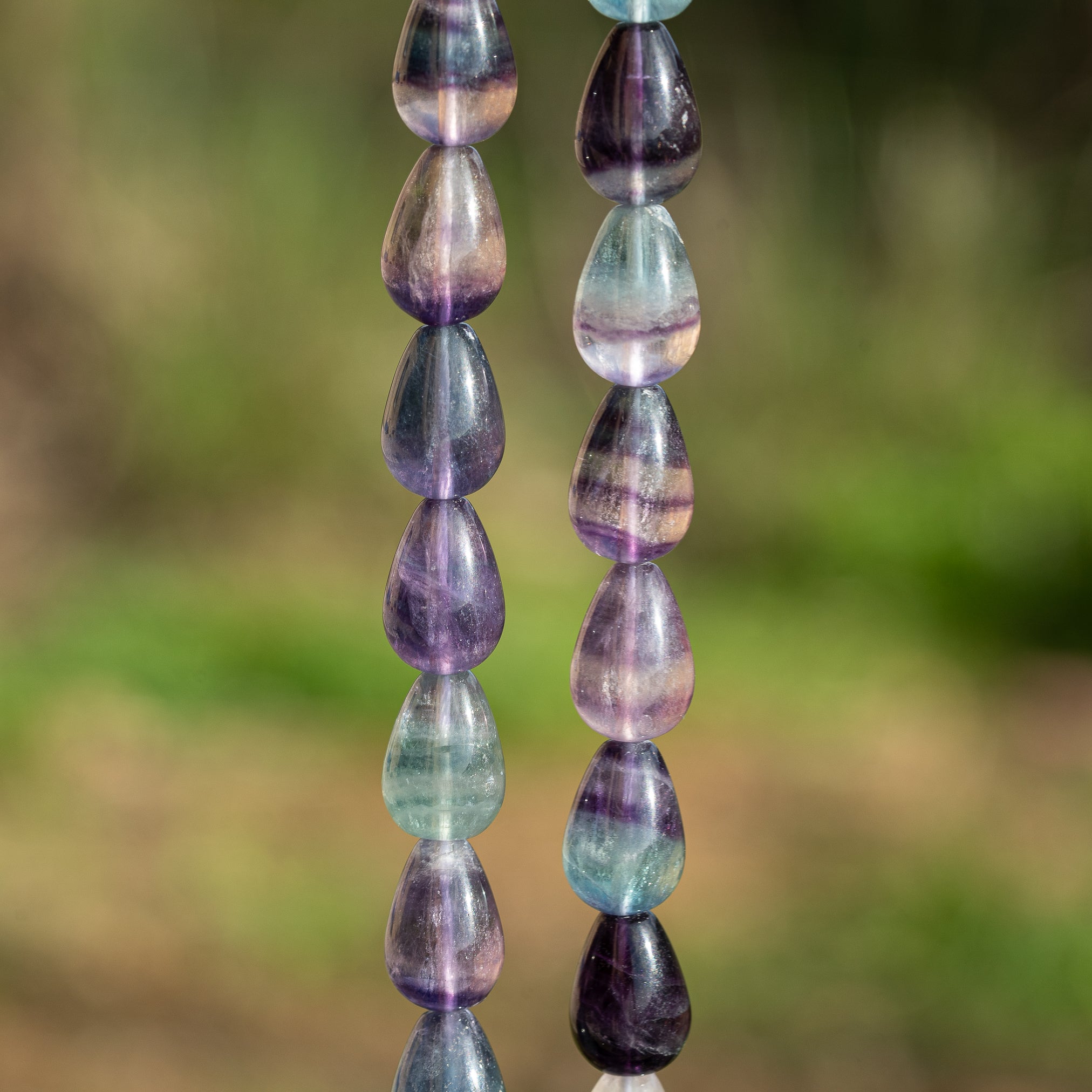 Perles gouttes lisses de Fluorite multicolore de env 14 mm ( lot de 2 )