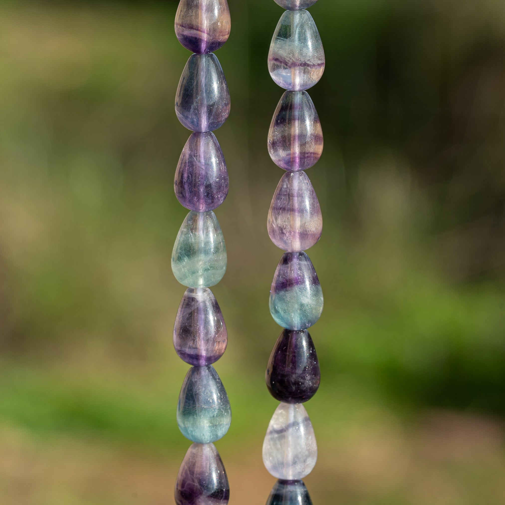 Perles gouttes lisses de Fluorite multicolore de env 14 mm ( lot de 2 )