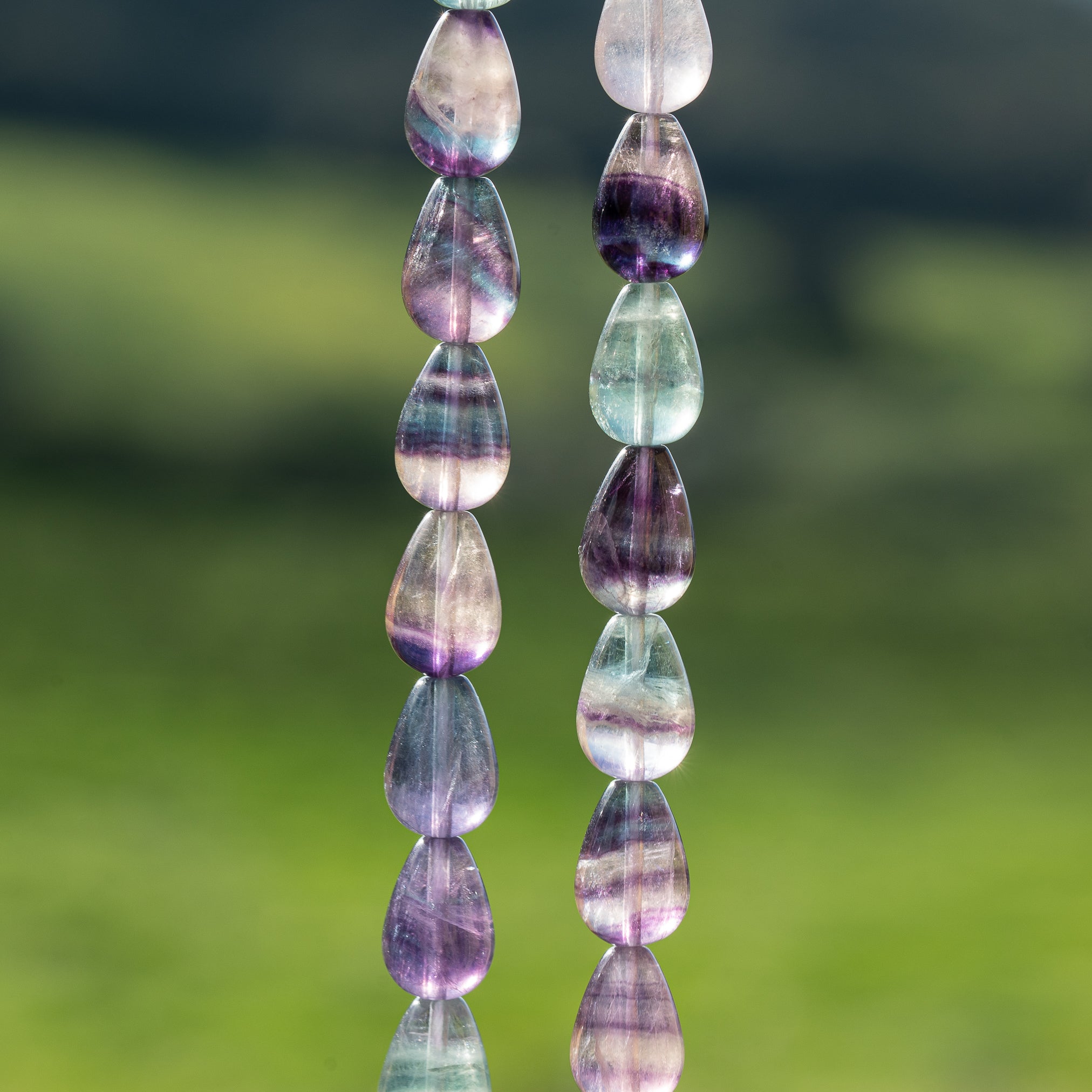 Perles gouttes lisses de Fluorite multicolore de env 14 mm ( lot de 2 )