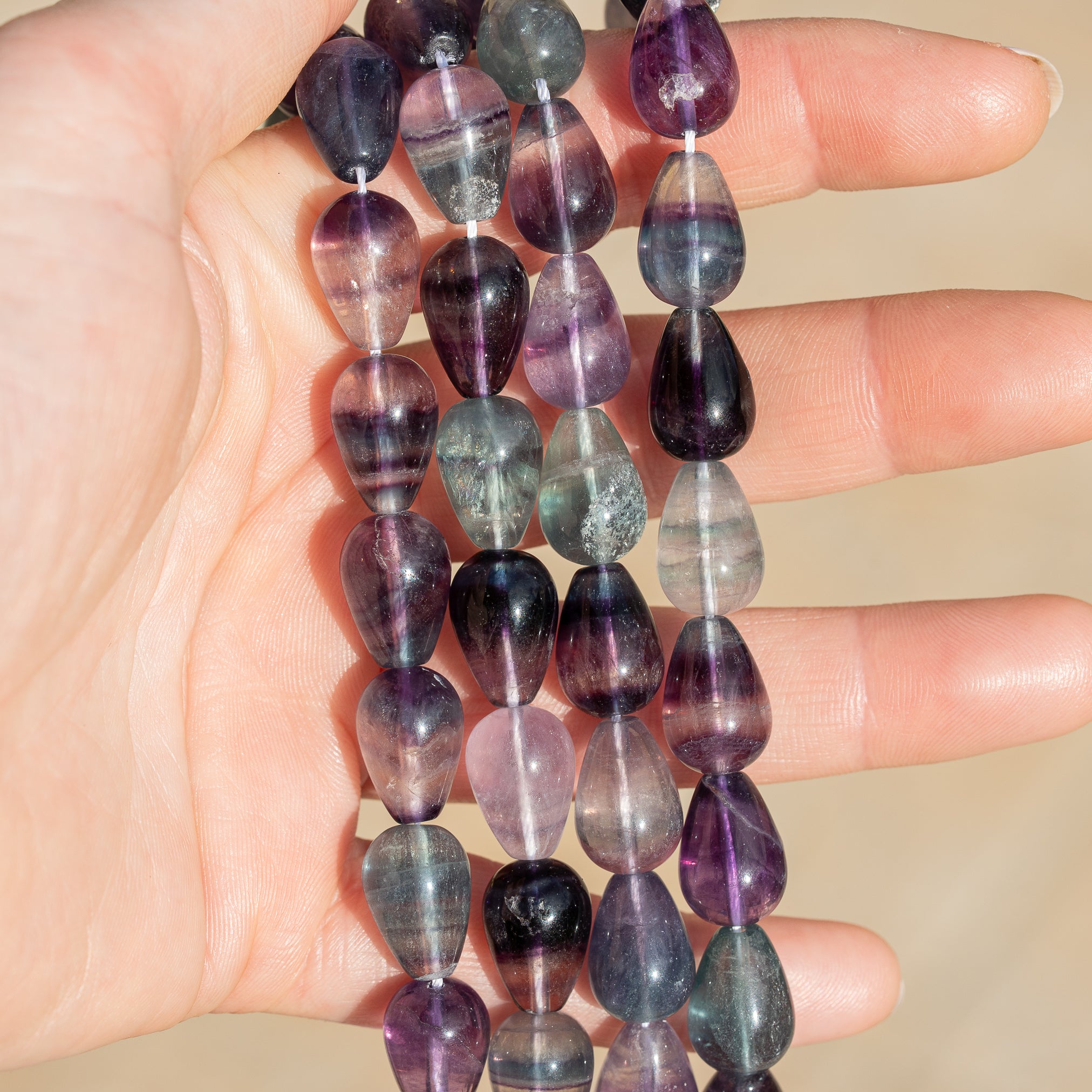 Perles gouttes lisses de Fluorite multicolore de env 14 mm ( lot de 2 )