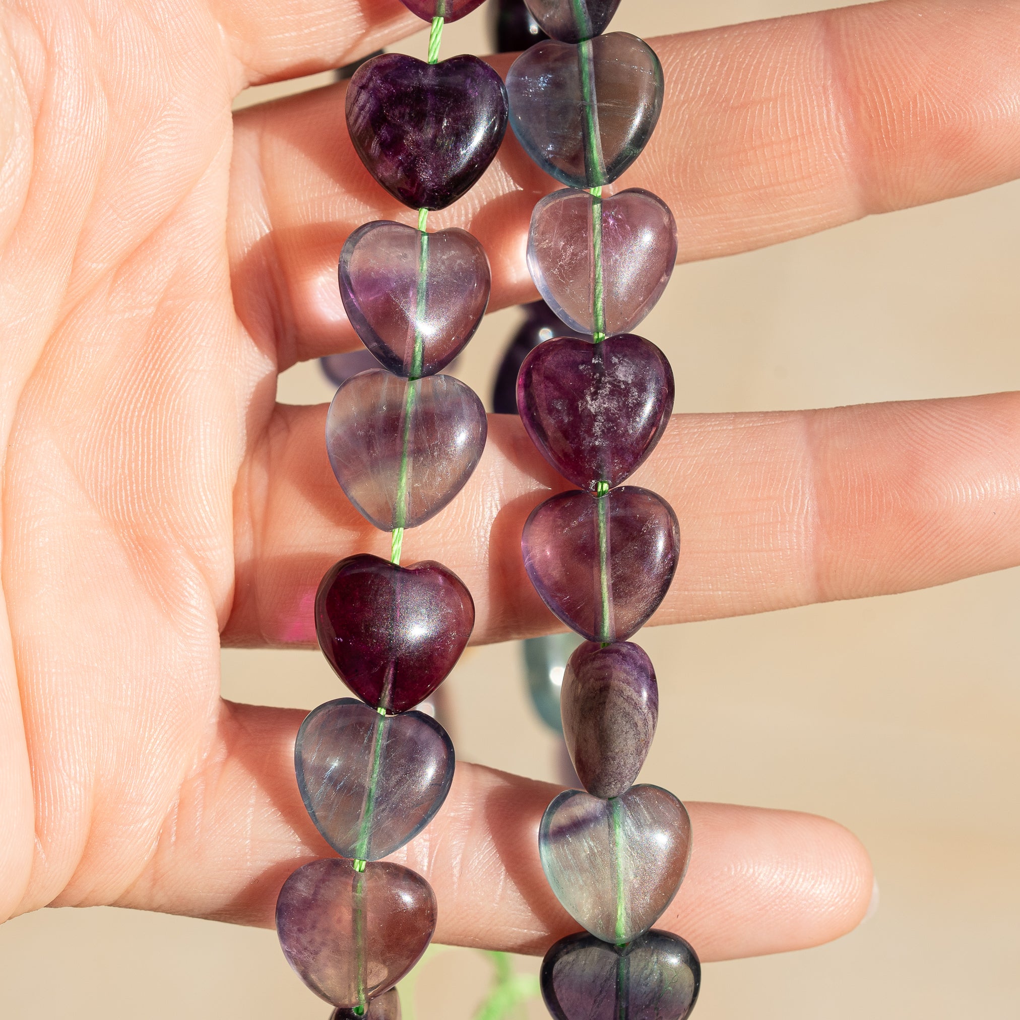Perles coeur lisses de Fluorite multicolore de env 12,5 mm ( lot de 4 )