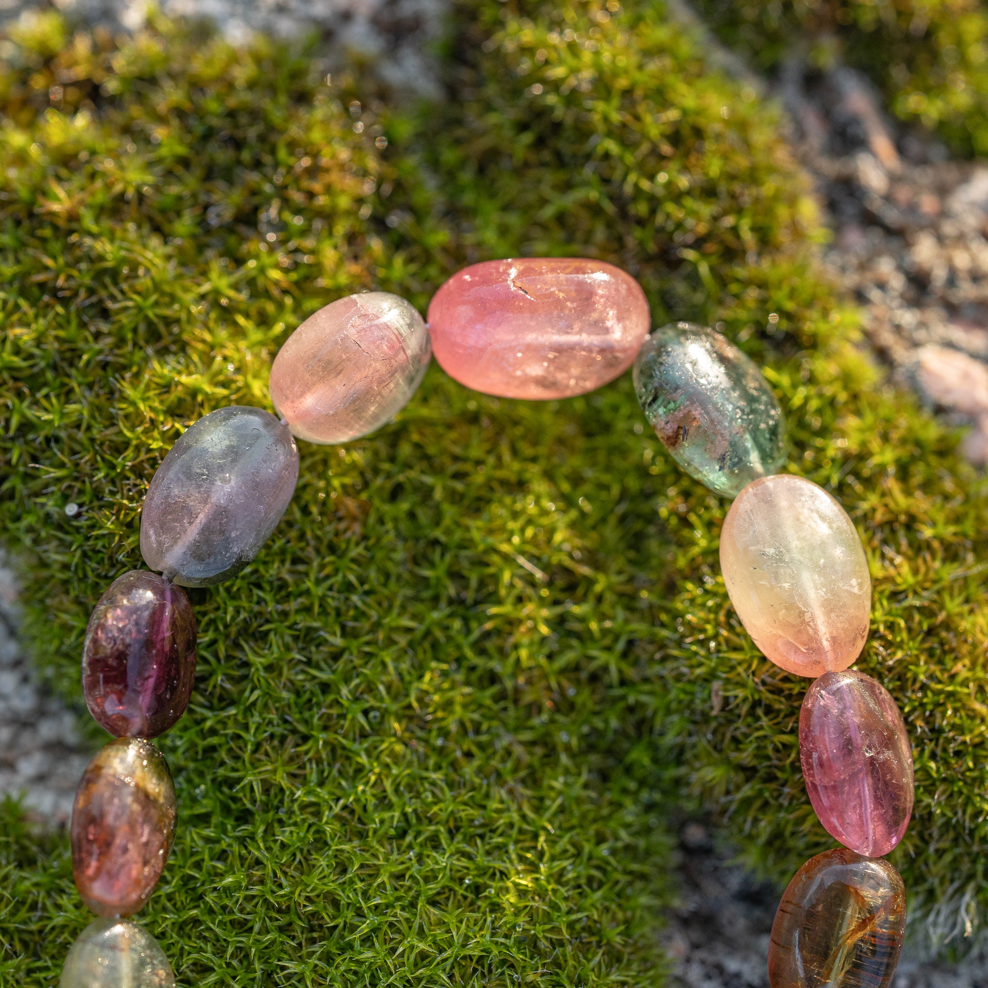 Fil de 43 cm de perles ovales lisses de Tourmaline multicolore " qualité wouah " 🌈 de 5/9,5 mm ( fil 1 )