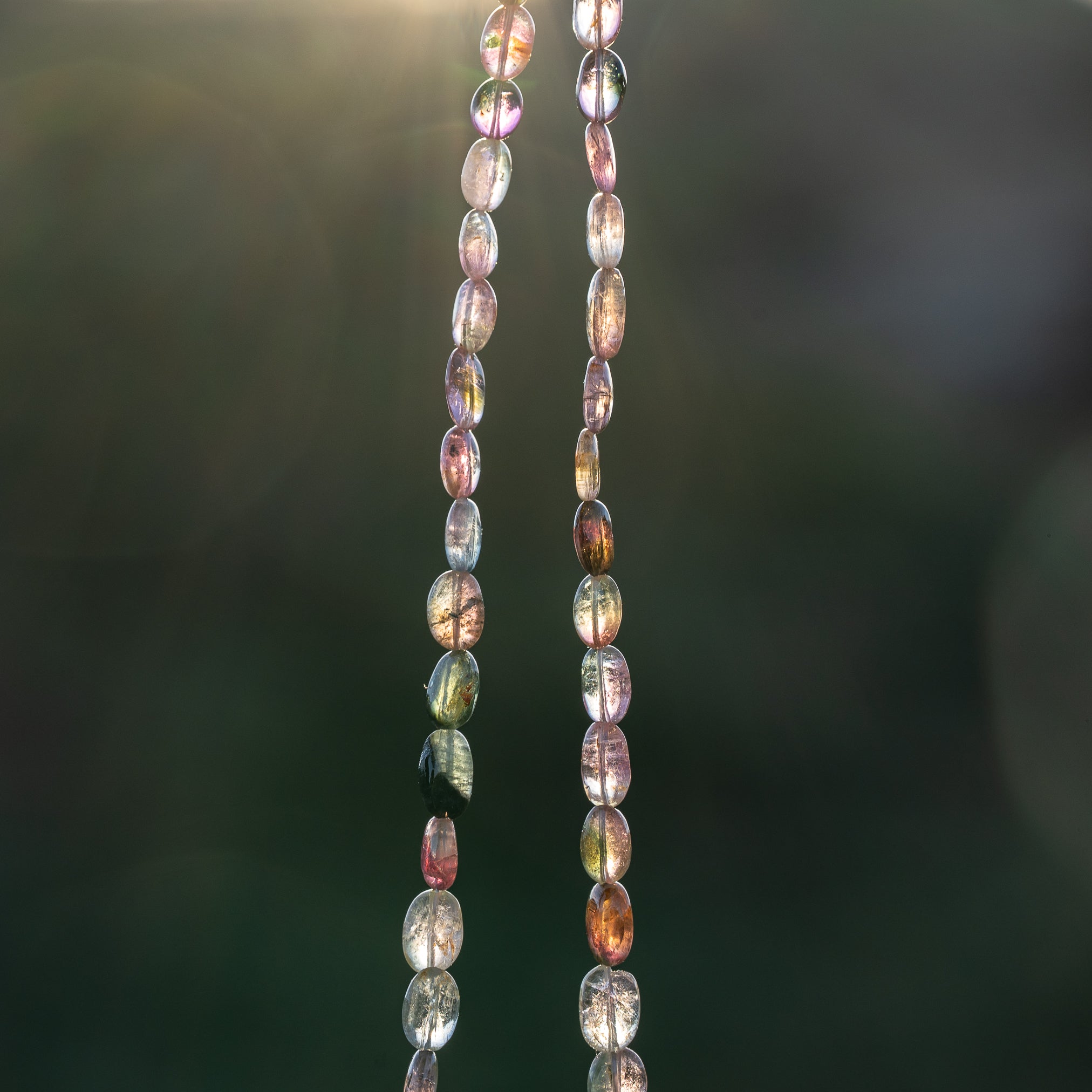 Fil de 43 cm de perles ovales lisses de Tourmaline multicolore " qualité wouah " 🌈 de 5/10 mm ( fil 4 )