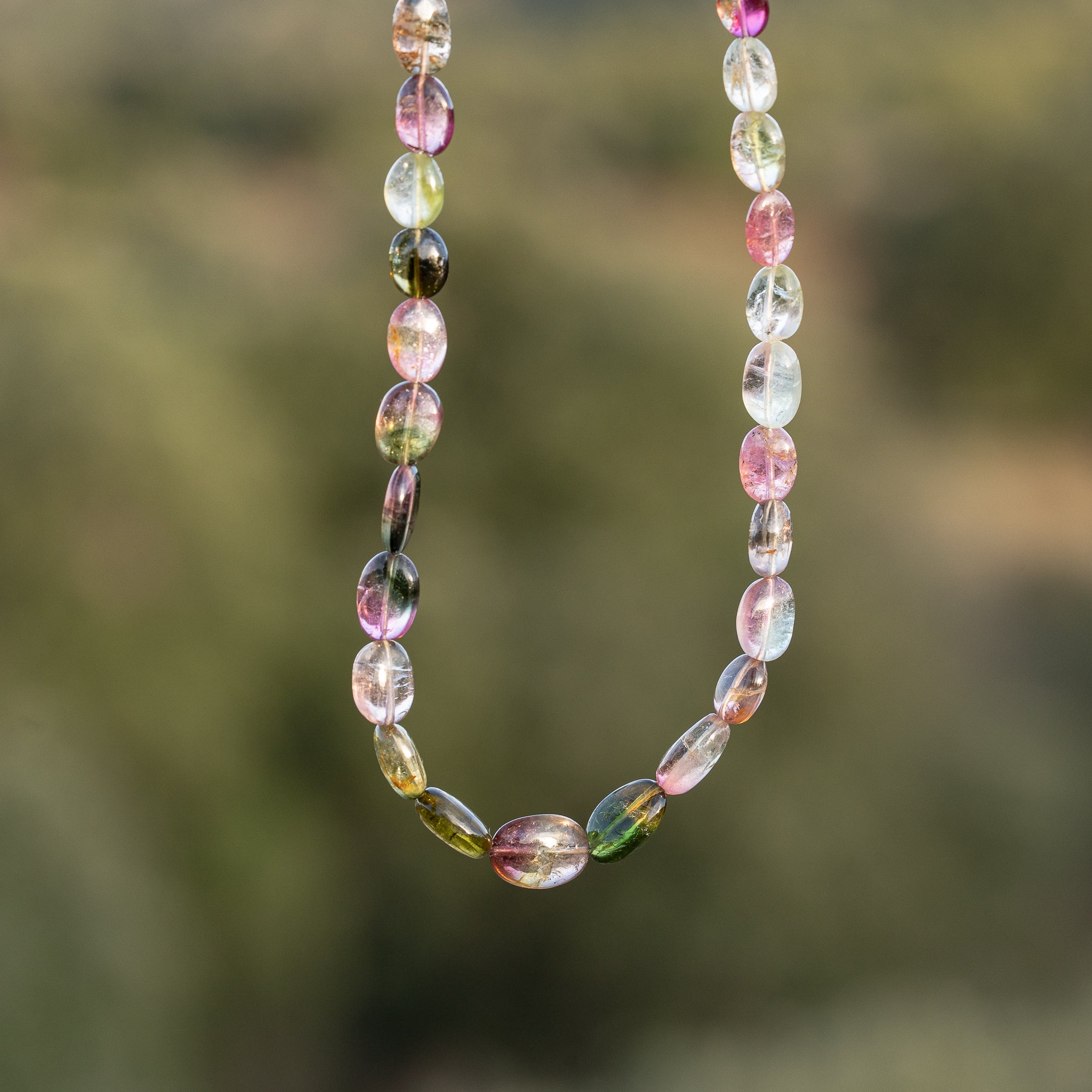 Fil de 43 cm de perles ovales lisses de Tourmaline multicolore " qualité wouah " 🌈 de 5/10 mm ( fil 4 )