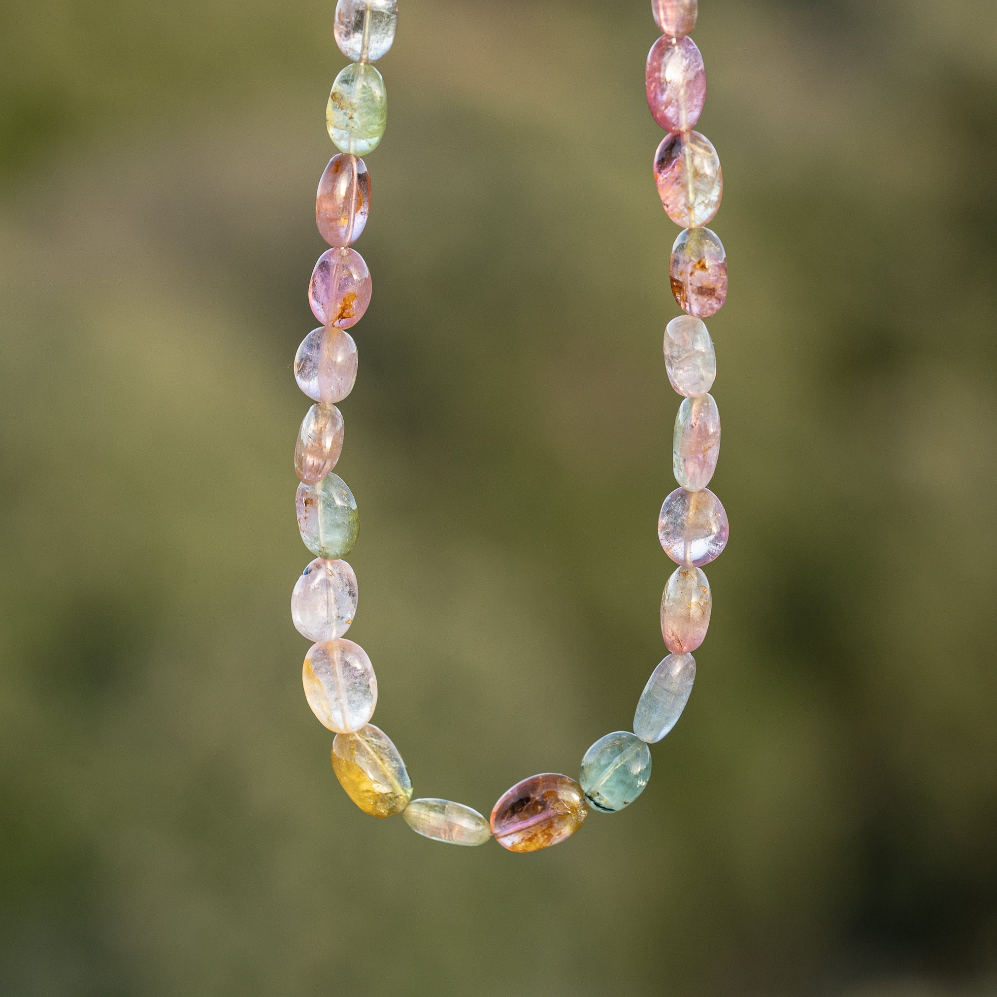 Fil de 43 cm de perles ovales lisses de Tourmaline multicolore " qualité wouah " 🌈 de 4/9 mm ( fil 6 )