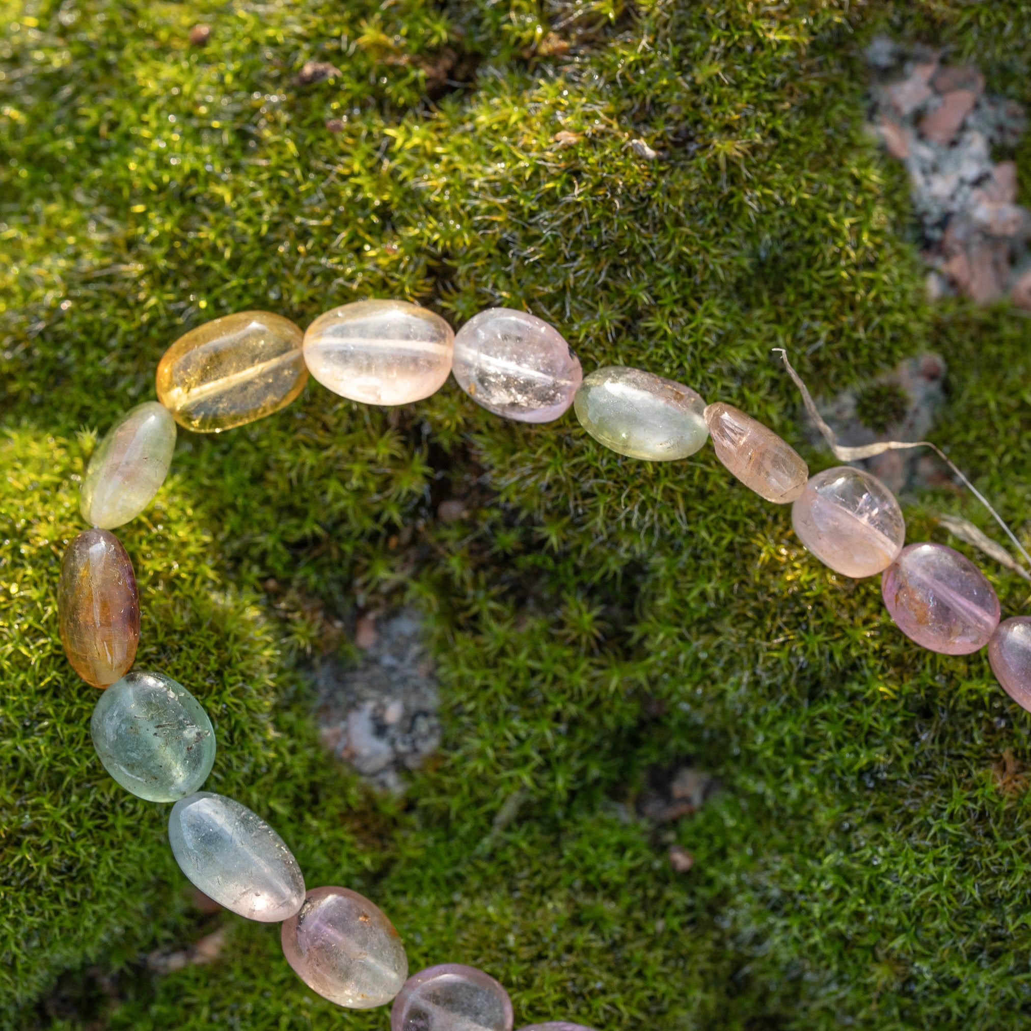Fil de 43 cm de perles ovales lisses de Tourmaline multicolore " qualité wouah " 🌈 de 4/9 mm ( fil 6 )