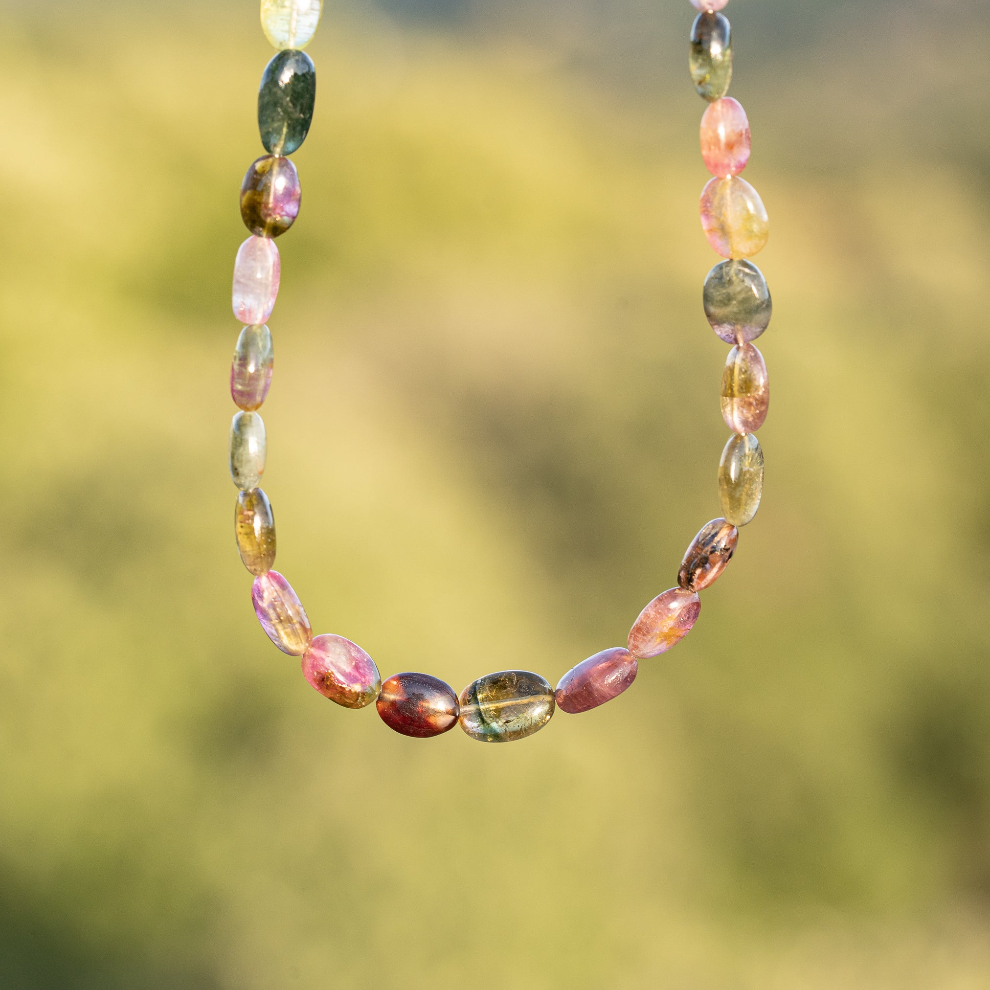 Fil de 43 cm de perles ovales lisses de Tourmaline multicolore " qualité wouah " 🌈 de 4/9 mm ( fil 7 )