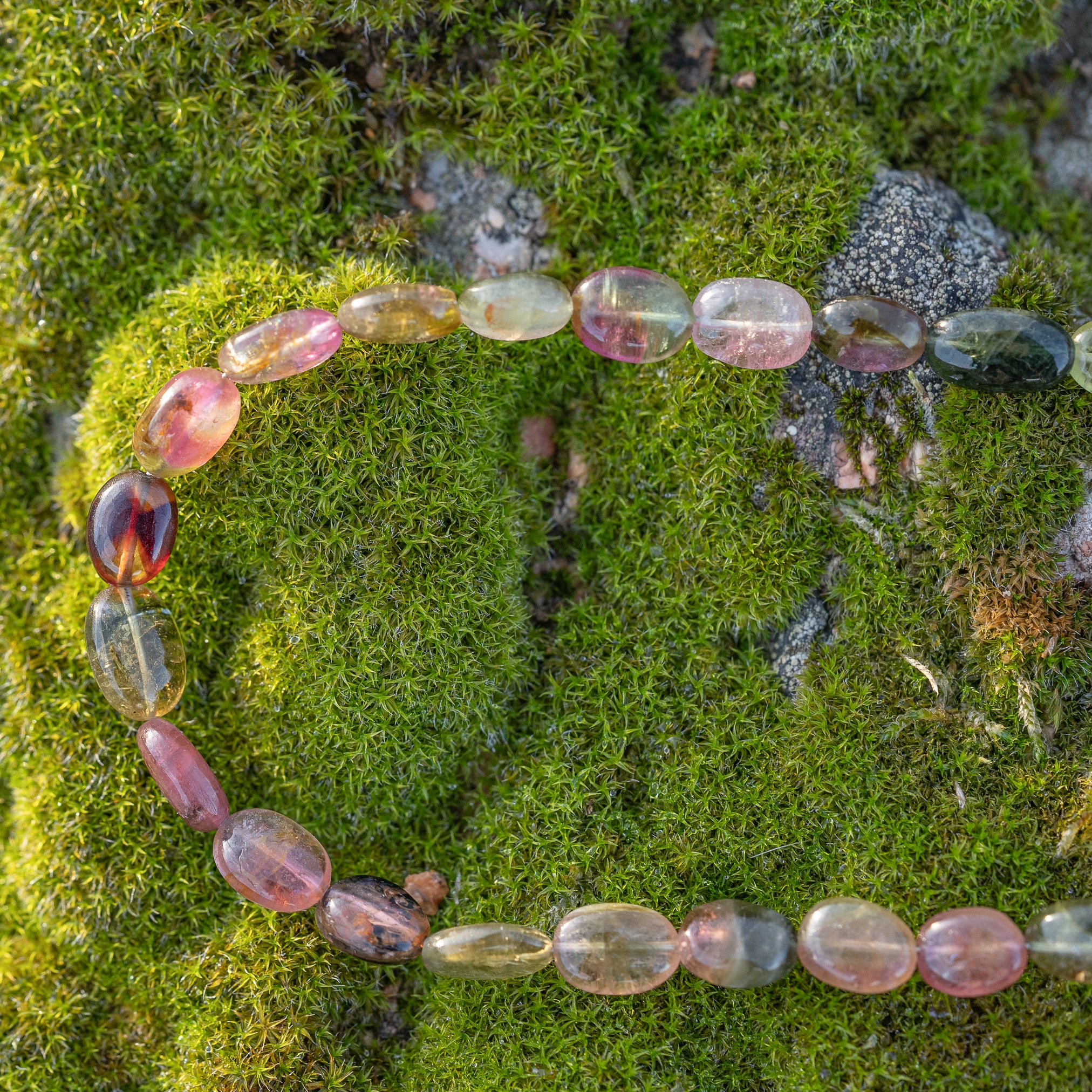 Fil de 43 cm de perles ovales lisses de Tourmaline multicolore " qualité wouah " 🌈 de 4/9 mm ( fil 7 )